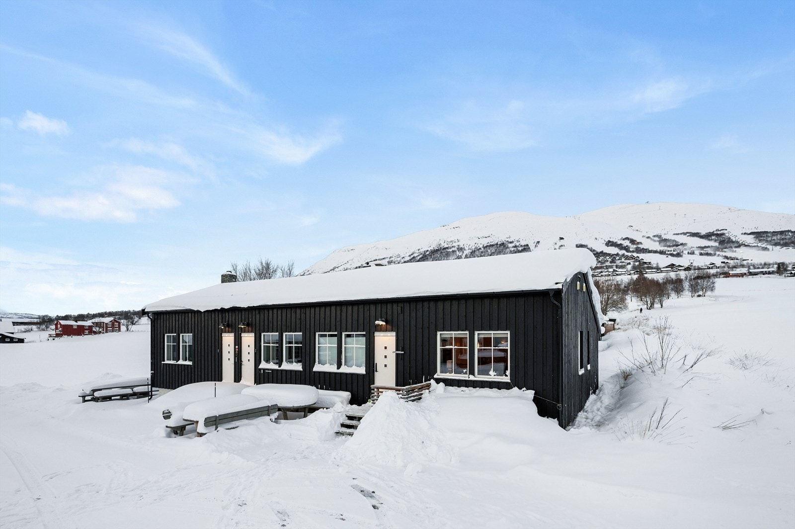 Her får du en fritidsbolig med kort vei til skibakken, samt direkte adkomst til milevis med preparerte langrennsløyper. Galleribilde