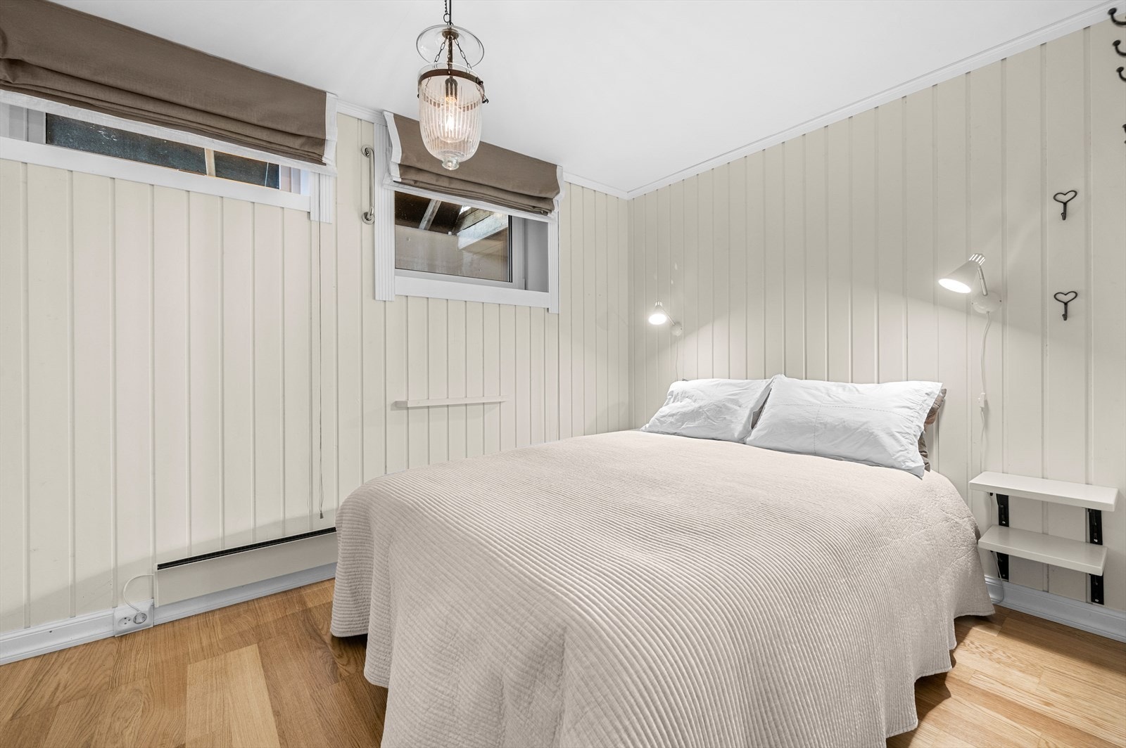 Det første innredede soverommet er på 9 m² og har god plass til ønsket møblement. Galleribilde