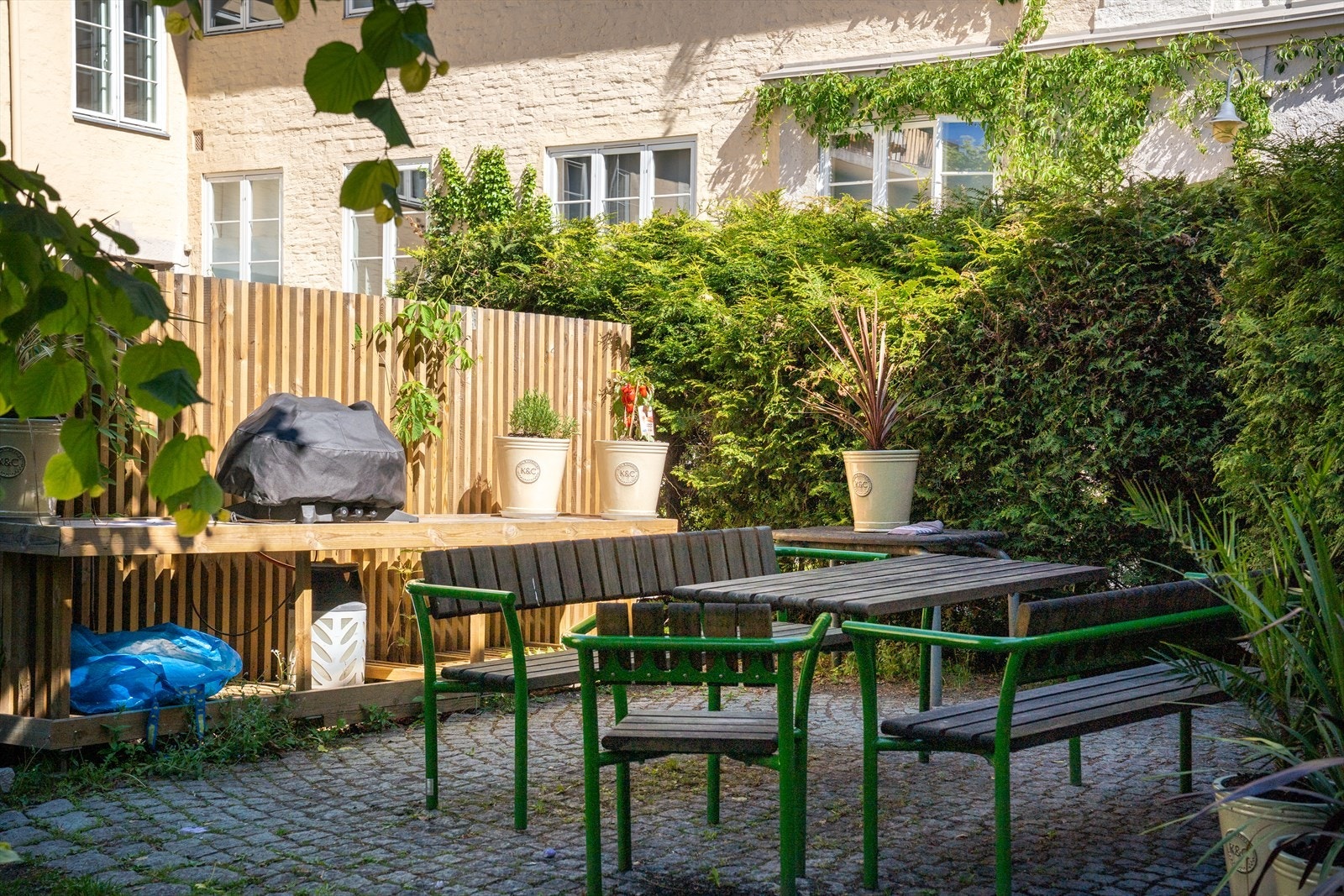 Her er det utekjøkken og grill for hyggelige sammenkomster. Galleribilde