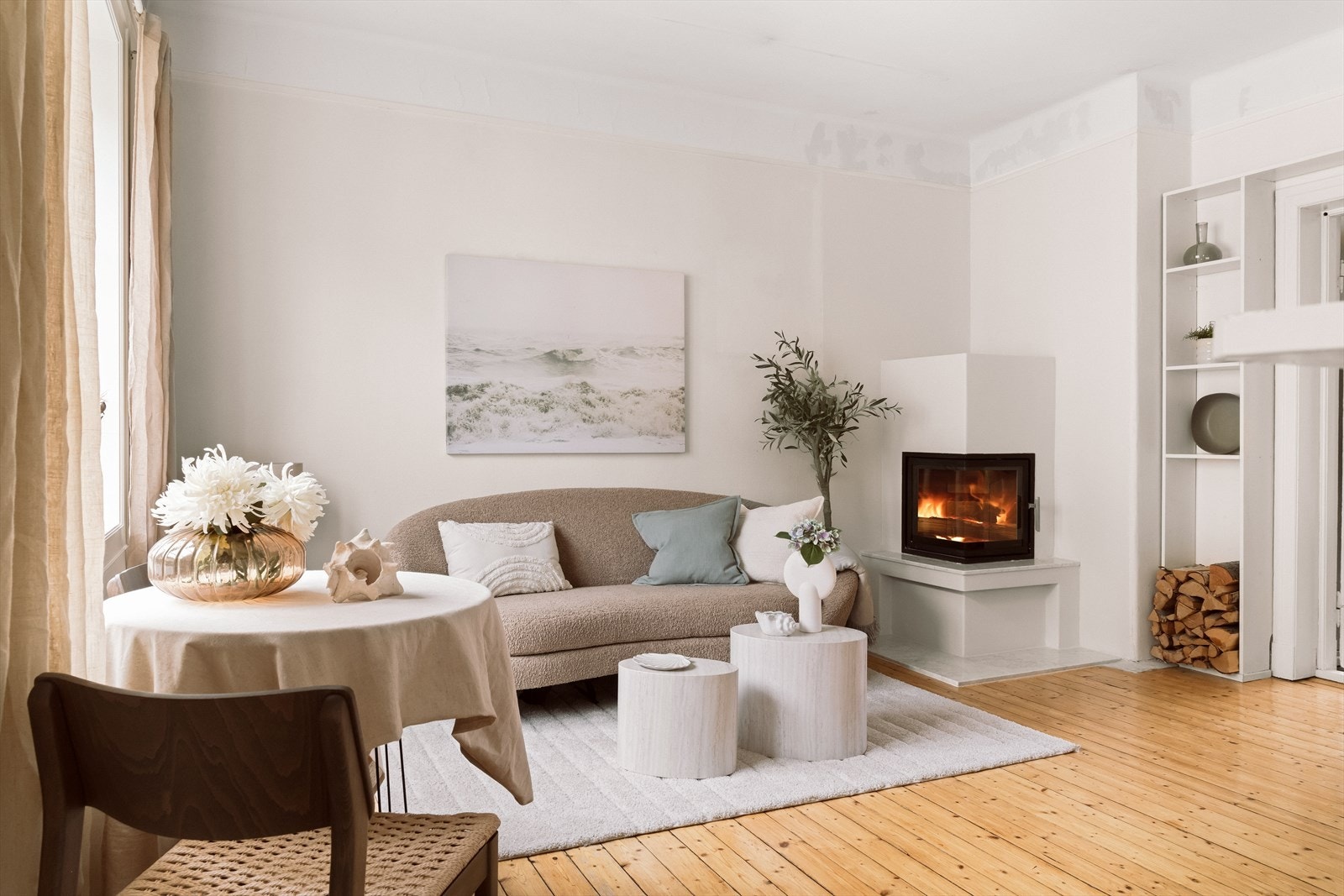 Velkommen til sjarmerende og gjennomgående 2-roms leilighet i populære Hegermanns gate! Presentert av Kasper Varnes / Eiendomsmegler 1 Torshov. Galleribilde