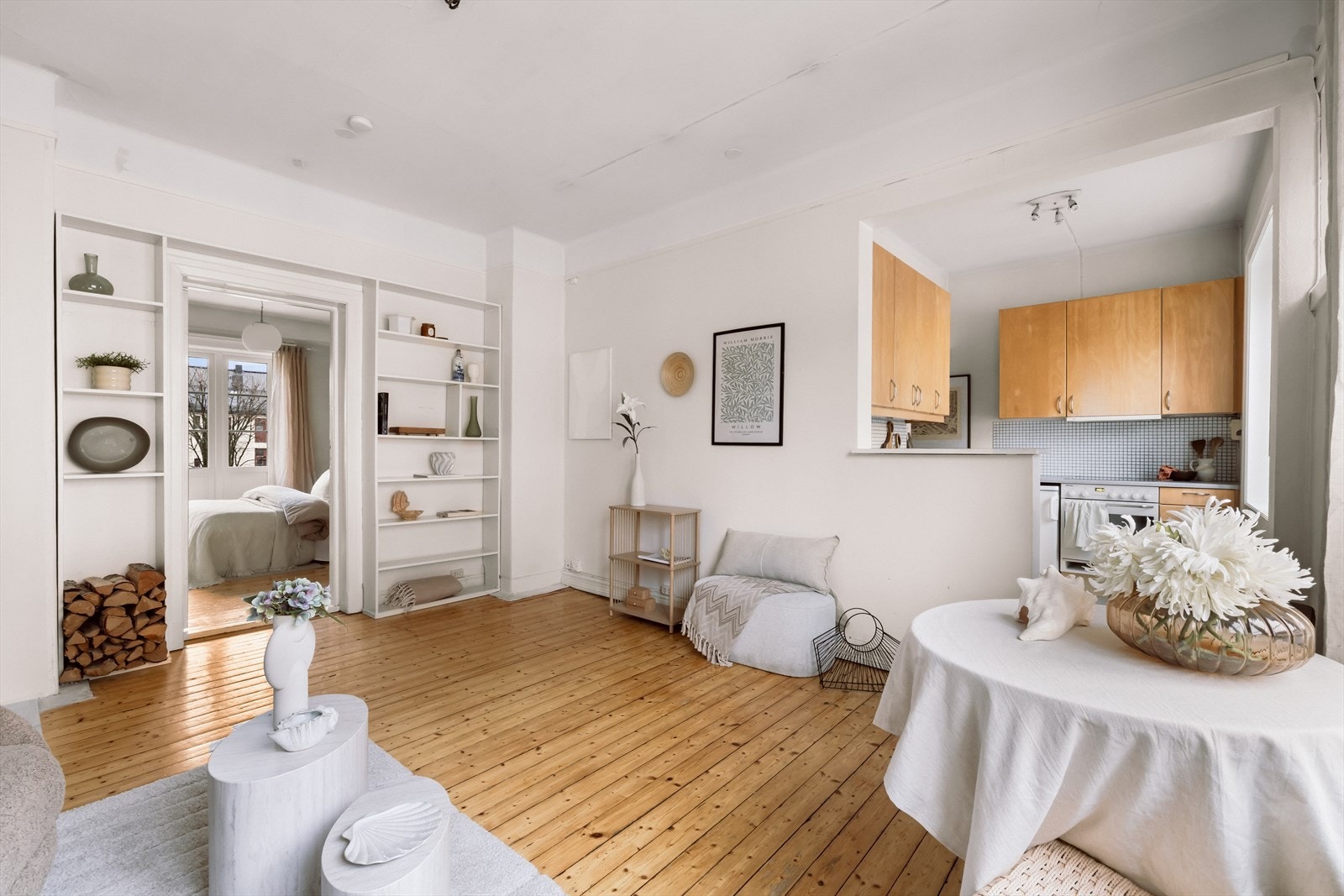 Leiligheten har naturlig inndelte soner som enkelt lar seg møblere. Galleribilde