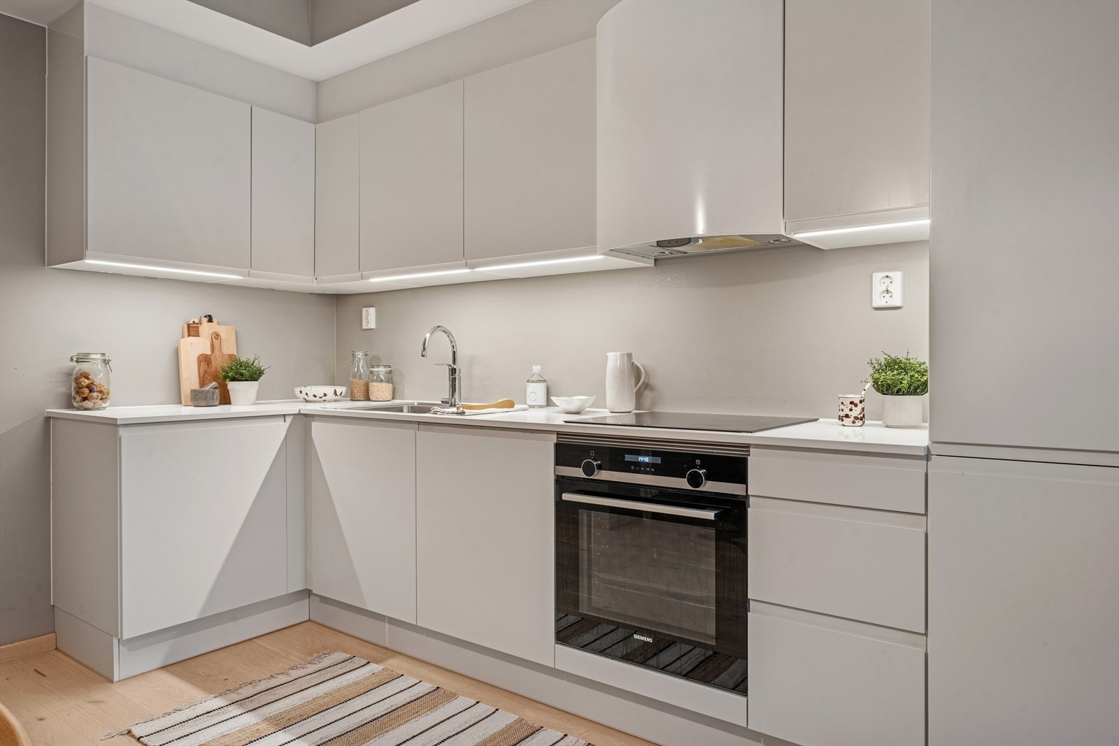 HTH-kjøkken med moderne finish og funksjonelle løsninger. Galleribilde