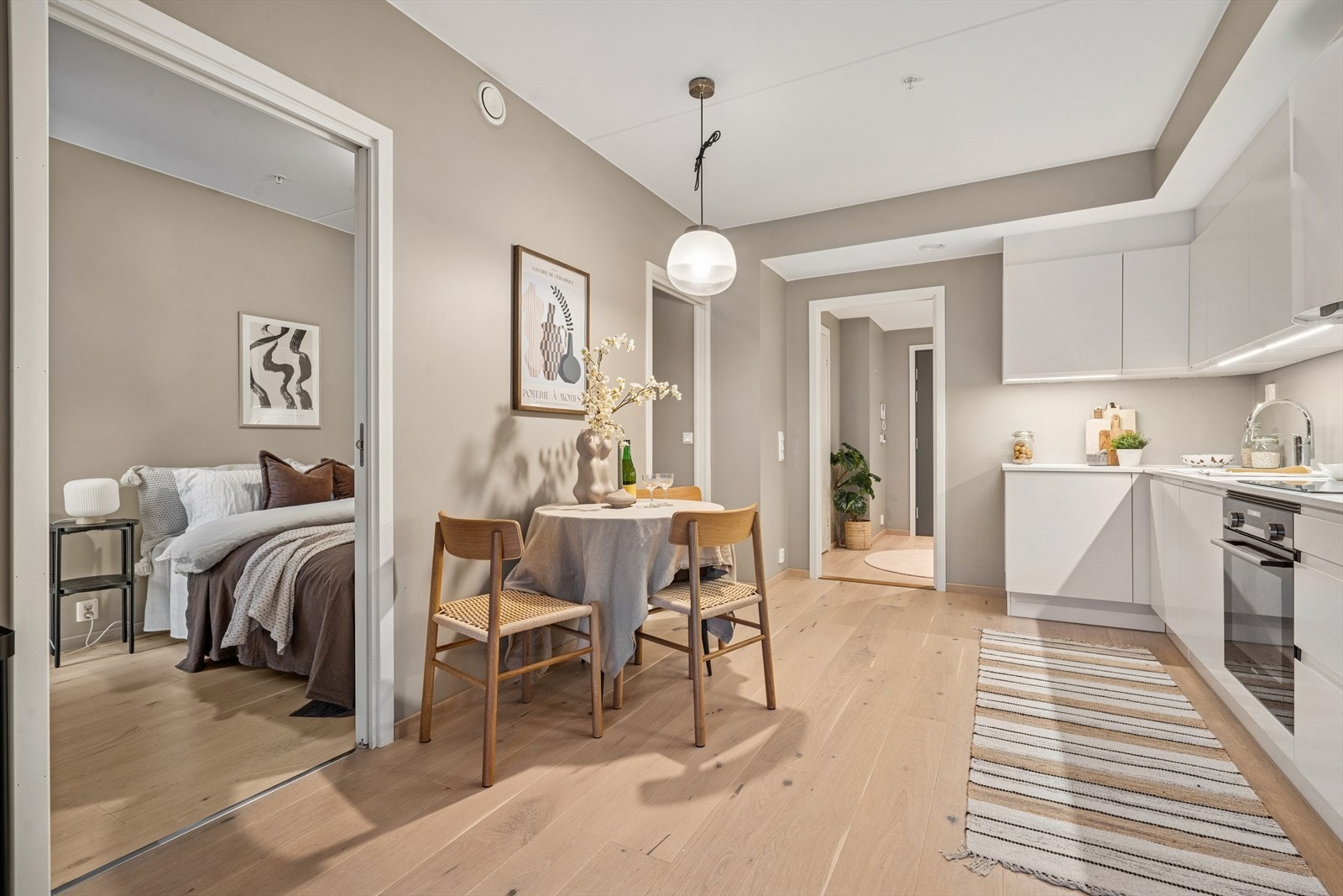 Dobbel adkomst til master bedroom med Laila-løsning. Galleribilde