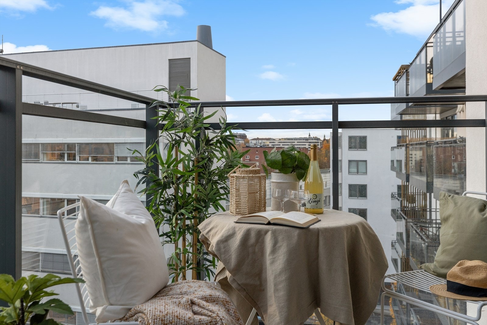 Sydvendt balkong på 6 kvm - perfekt for solrike dager! Galleribilde