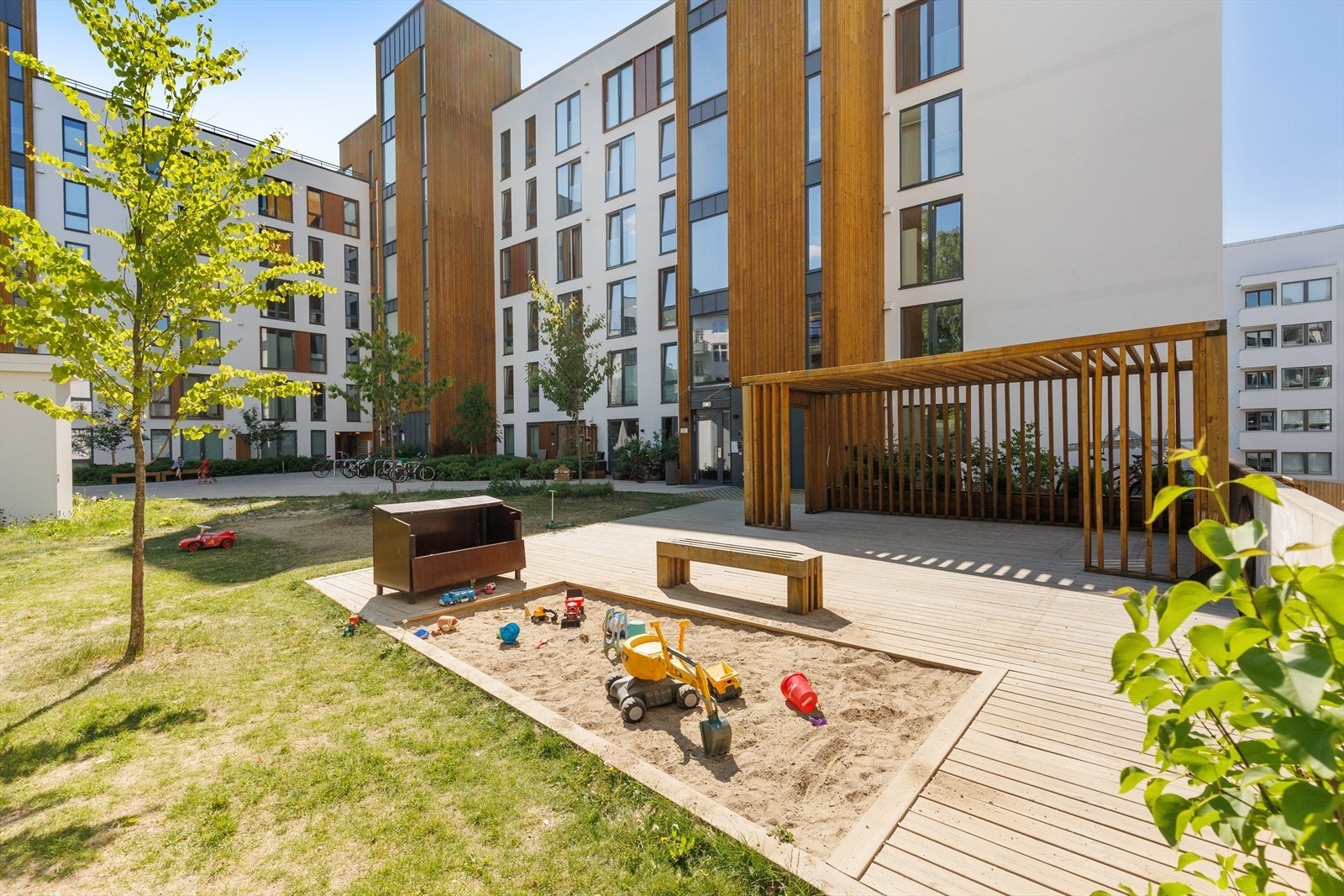 Barnevennlig med lekeplass for de små i skjermede og rolige omgivelser Galleribilde