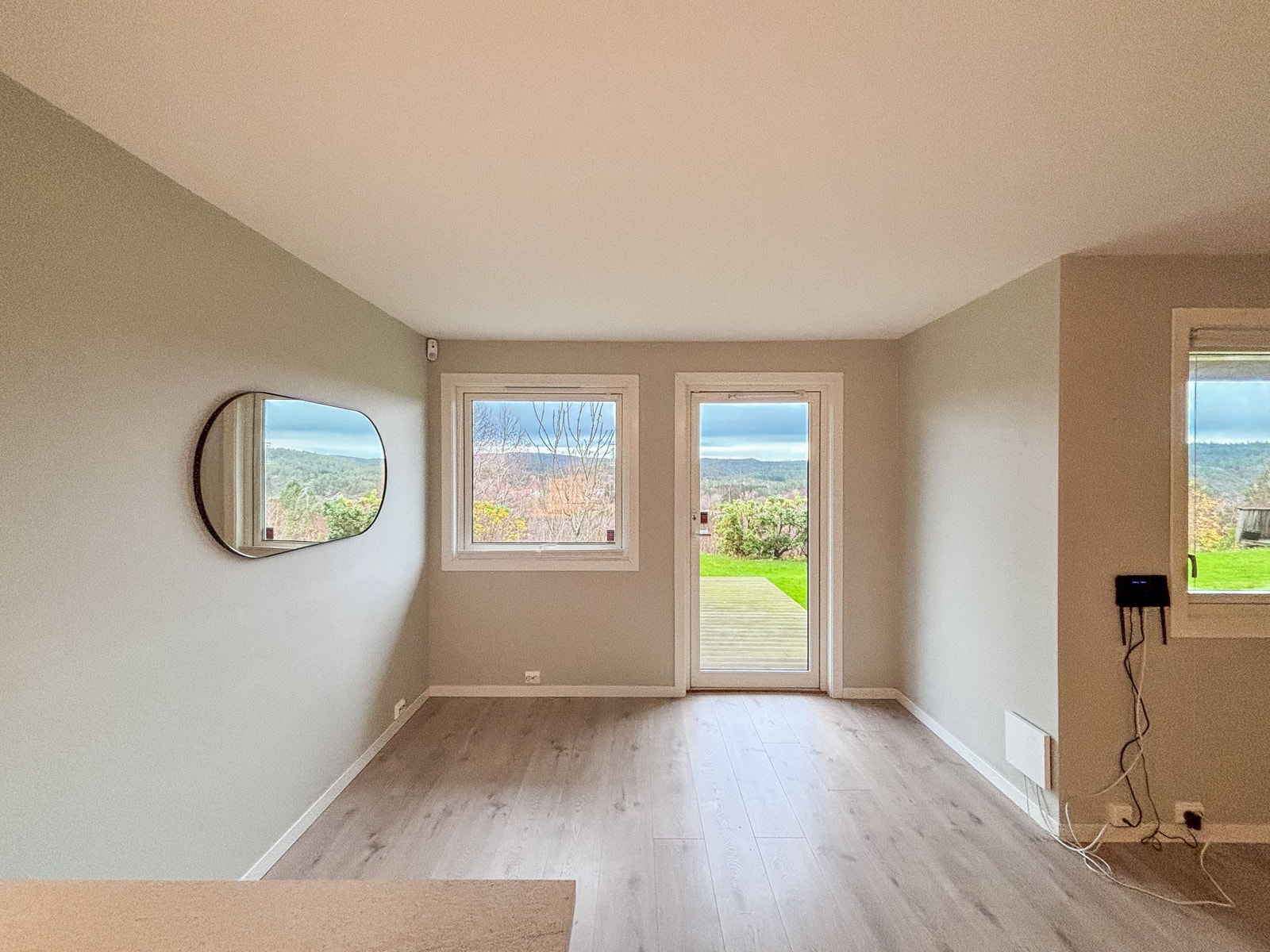 Perfekt plass for spisegruppe, med mye naturlig lys! Galleribilde