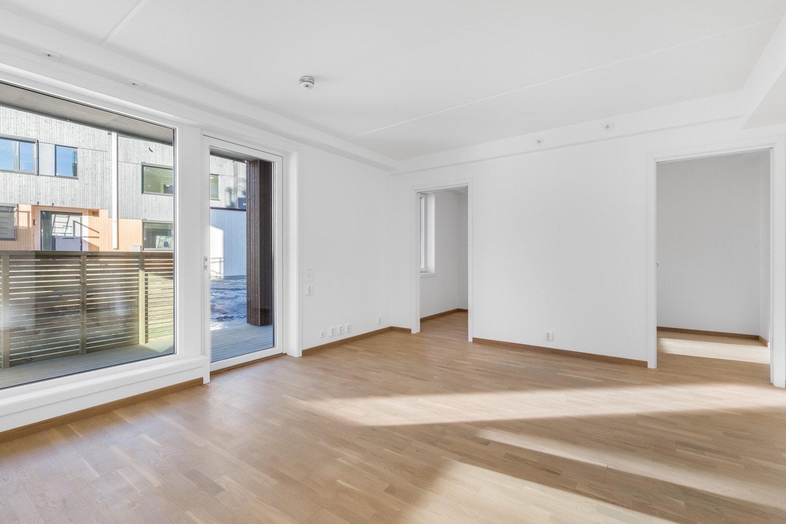 Fra stuen har man utgang til terrasse. Galleribilde