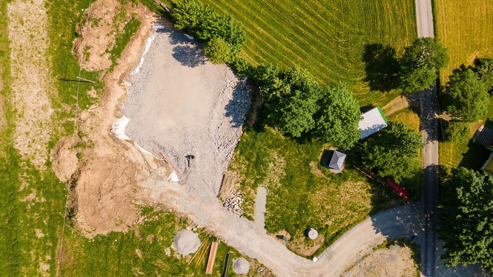 Tomten er ferdig opparbeidet med vann, kloakk og internett Galleribilde