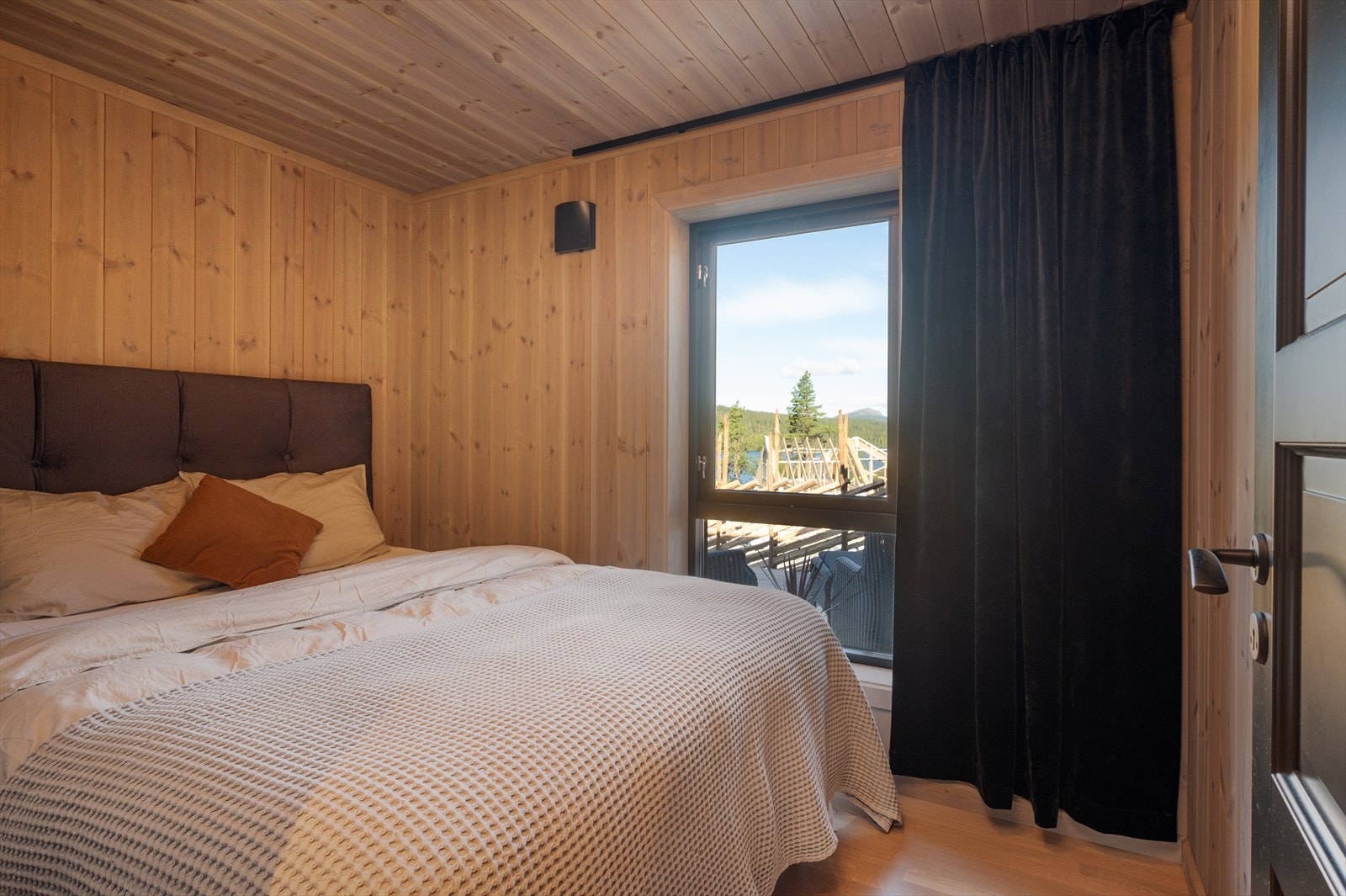 Det er totalt fem soverom i hytta. Galleribilde