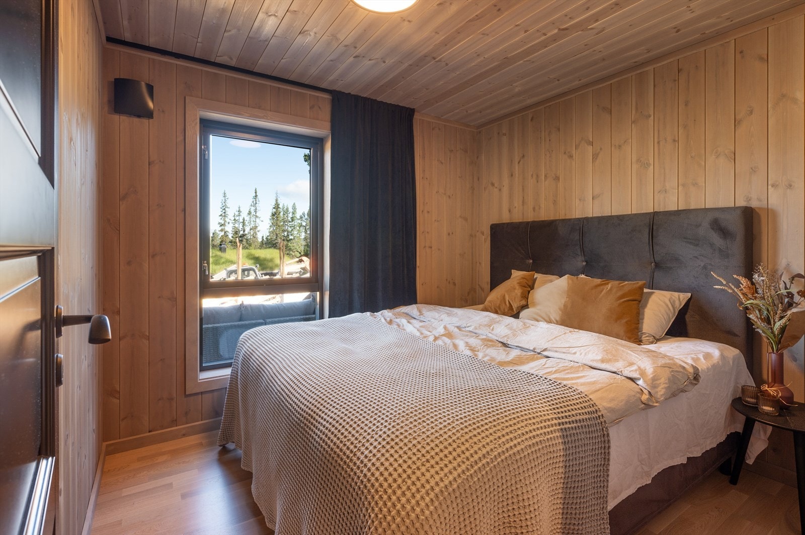 Soverommene er romslige, så det er plass til mange gjester. Galleribilde