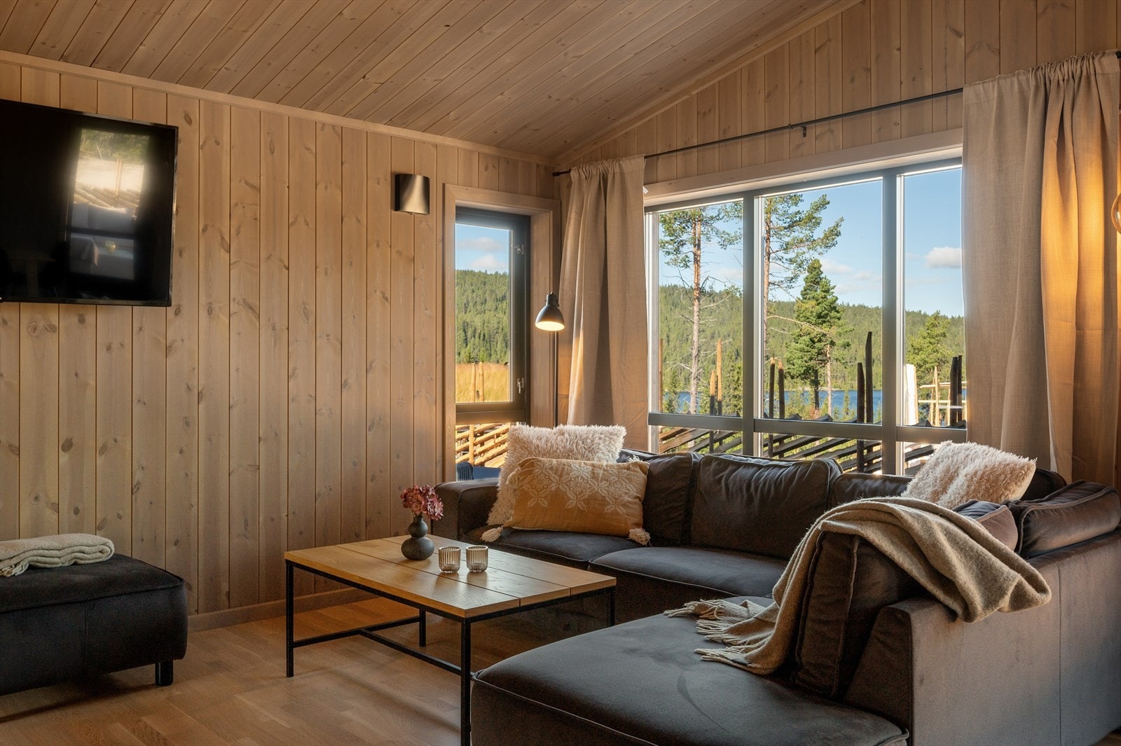 Det er god plass til møblering i stua. Galleribilde