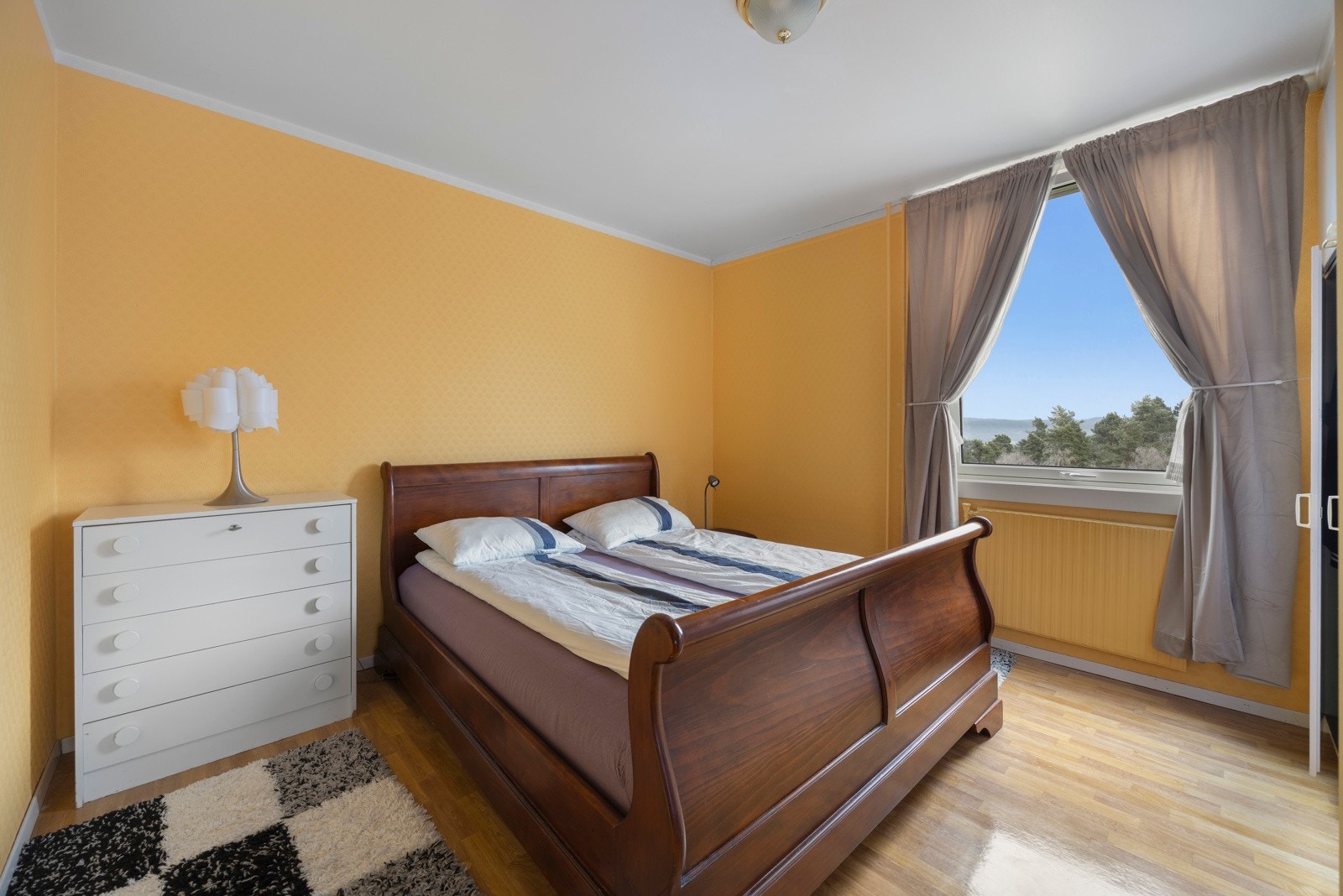 Leiligheten har tre romslige soverom. Galleribilde