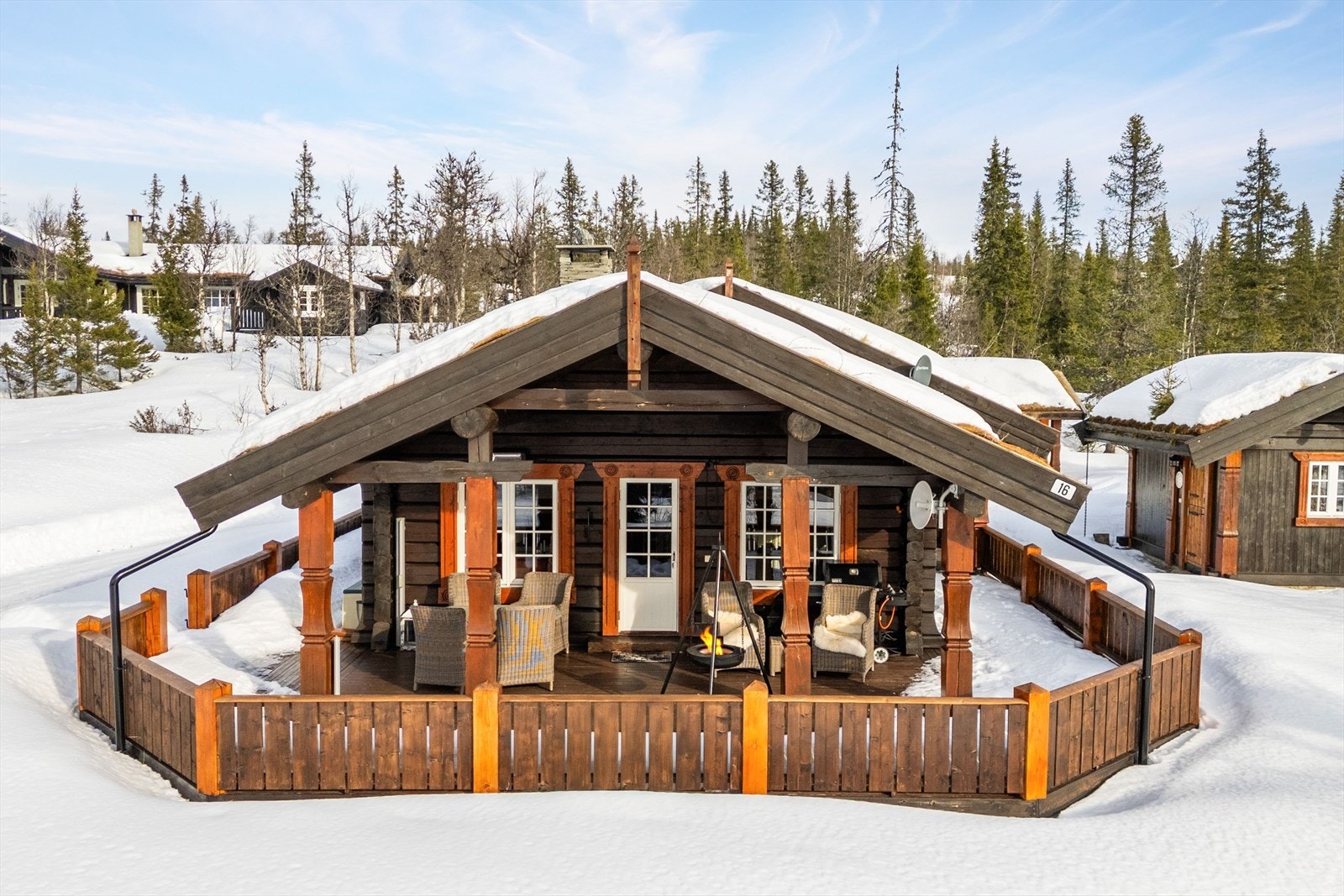 Terrassen har romslig utforming for avslapning og sosialt samvær. Galleribilde