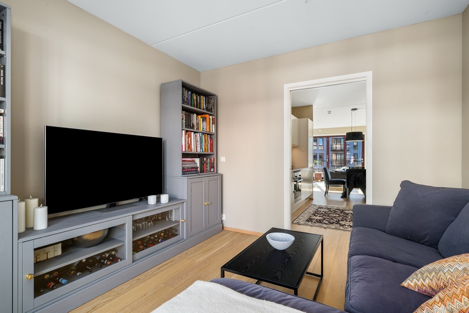 TV-stuen. Rommet kan eventuelt benyttes som soverom ved en enkel bruksendring til kommunen. Galleribilde