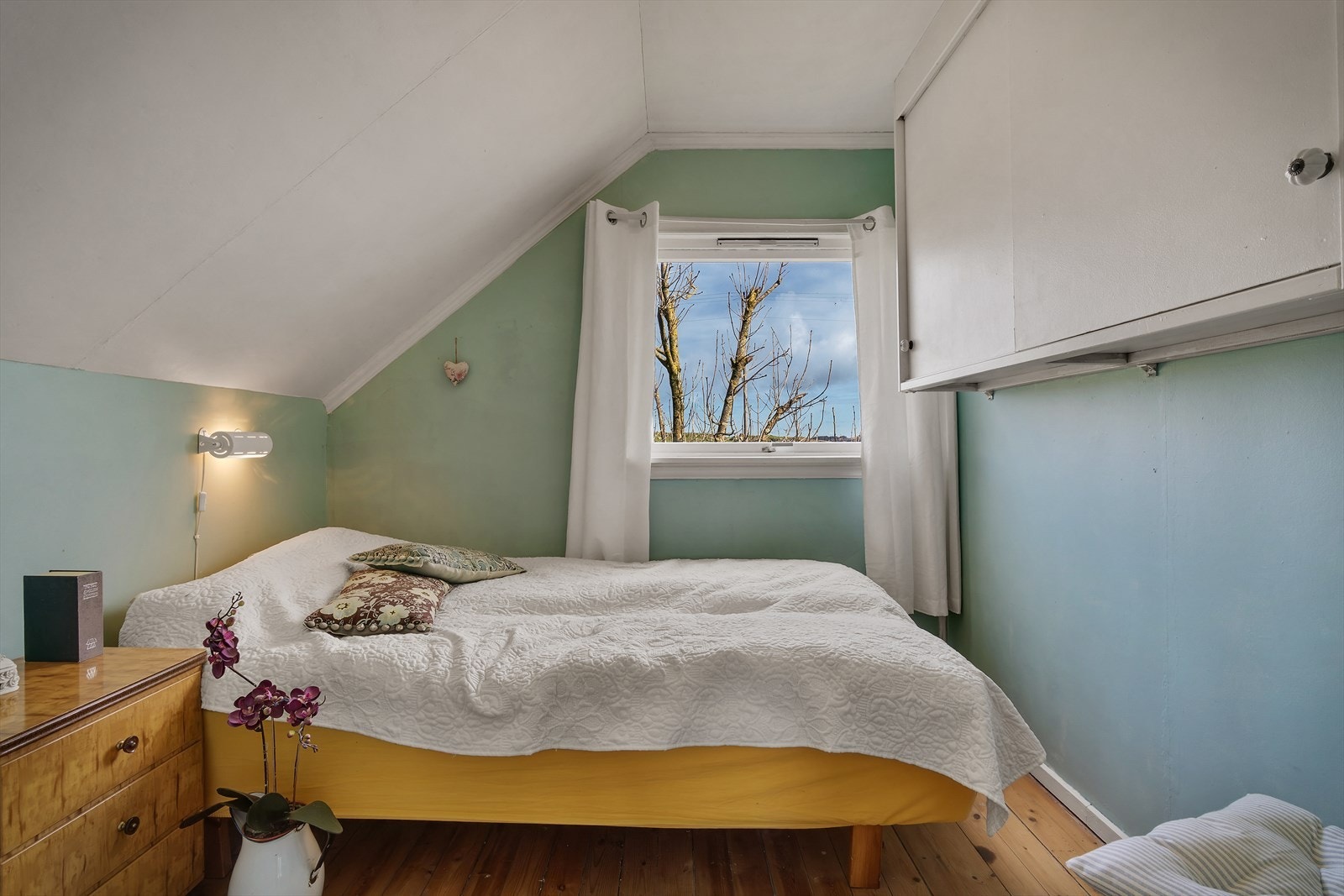 Romslig soverom med plass til ønsket innredning. Galleribilde