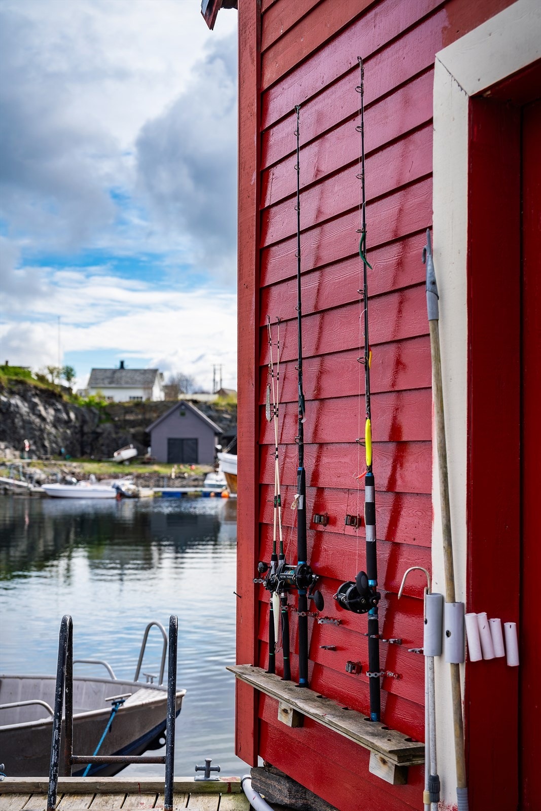 Flotte bademuligheter fra kaien hvor du også har to badestiger som sørger for enkel tilkomt. Galleribilde