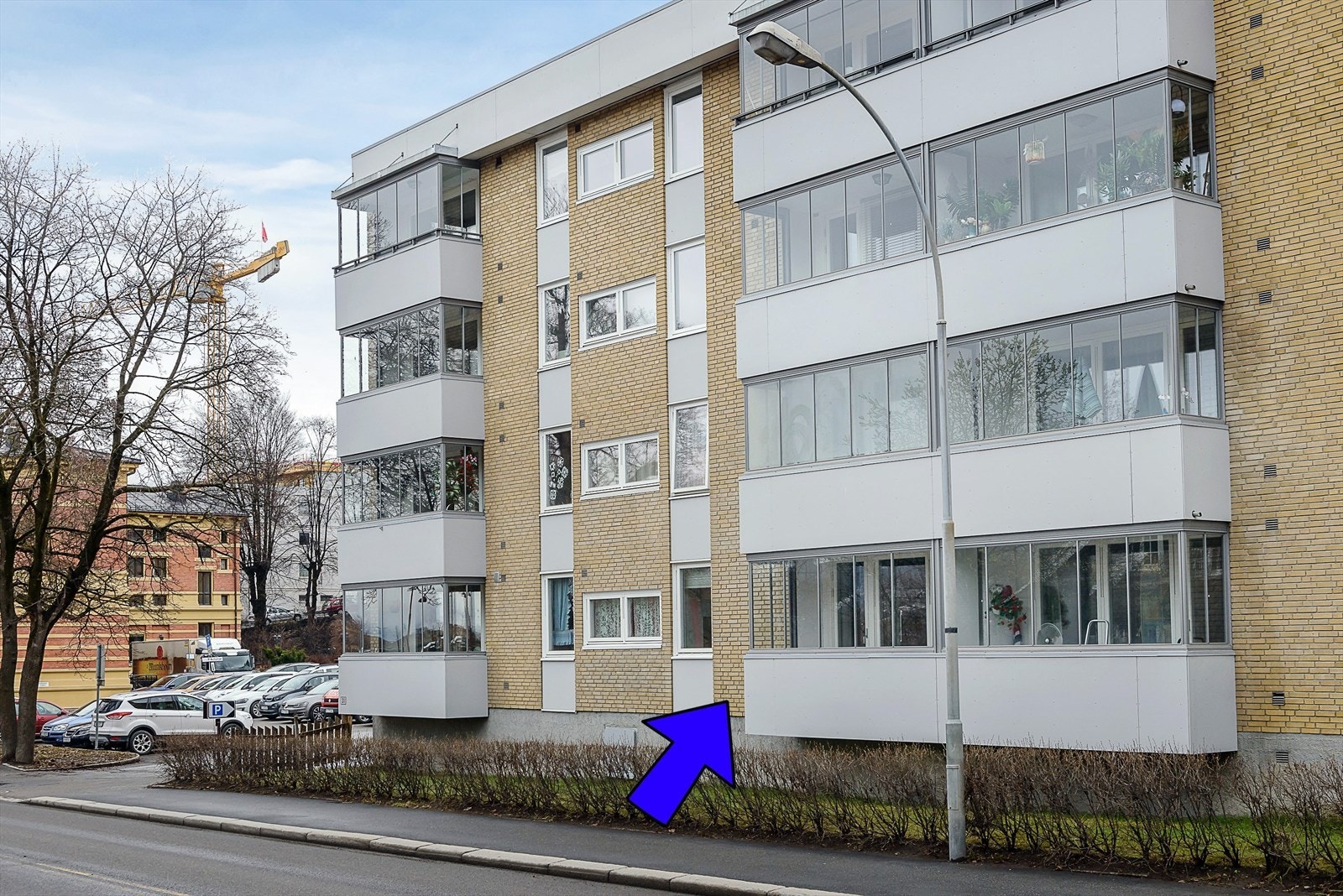 Leiligheten ligger i en forhøyet 1.etasje. Galleribilde