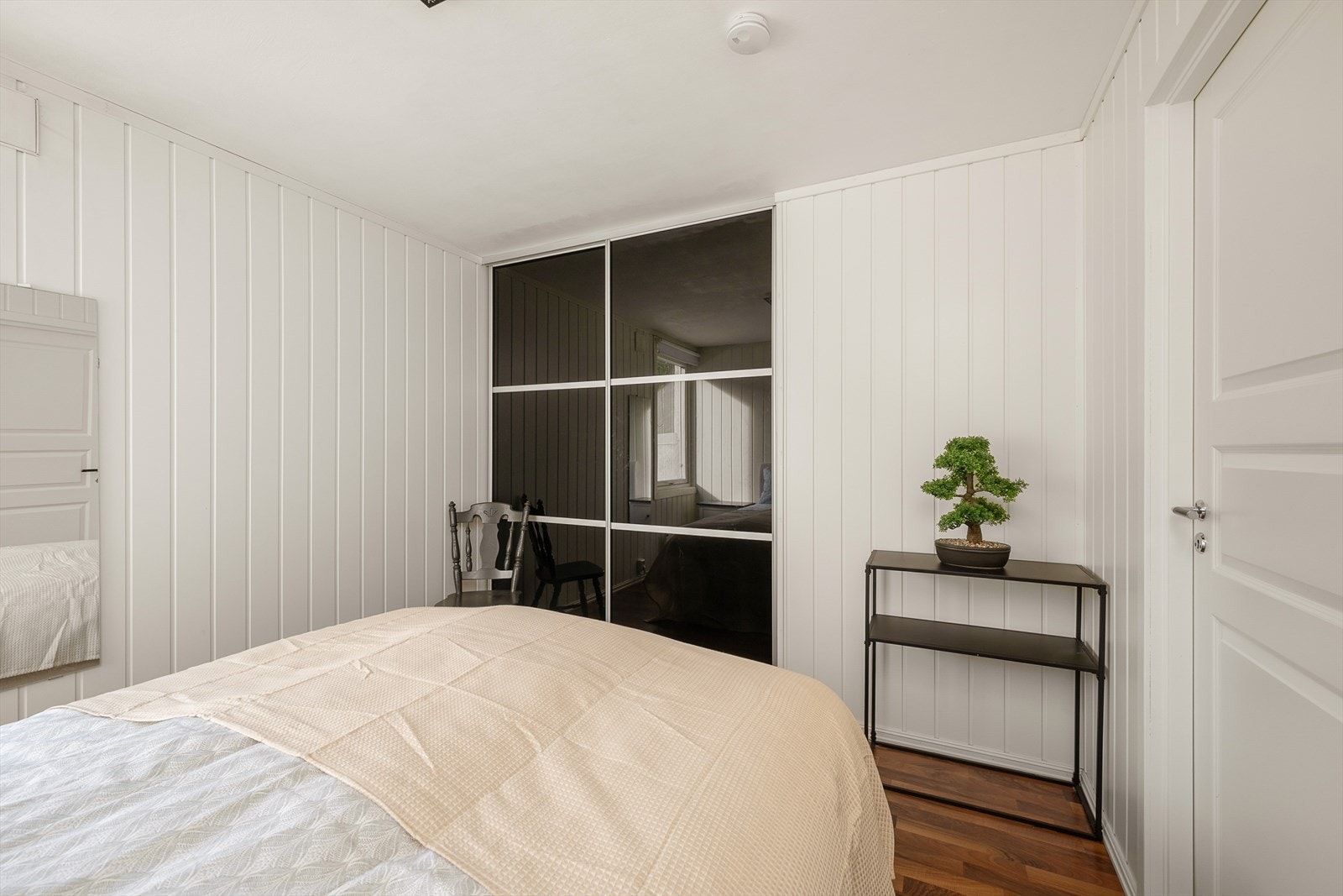 Leiligheten har to romslige og lyse soverom. Galleribilde