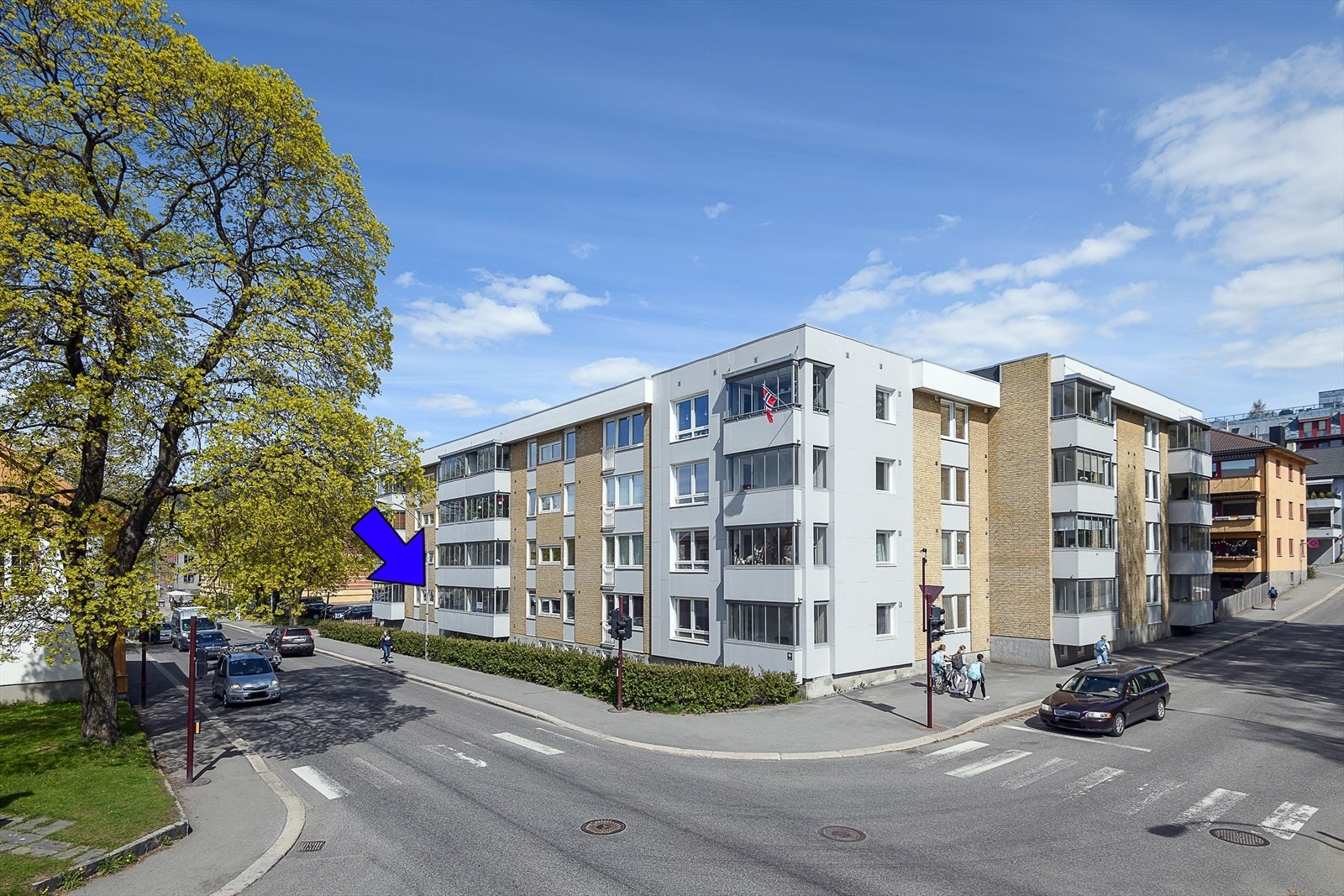 Leiligheten ligger i en forhøyet 1.etasje. Galleribilde