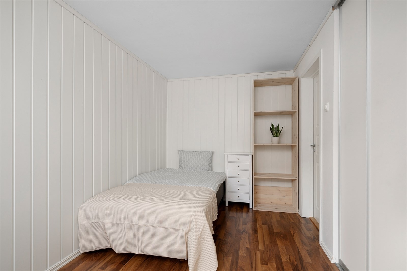 Soverom 2 er også romslig. Galleribilde