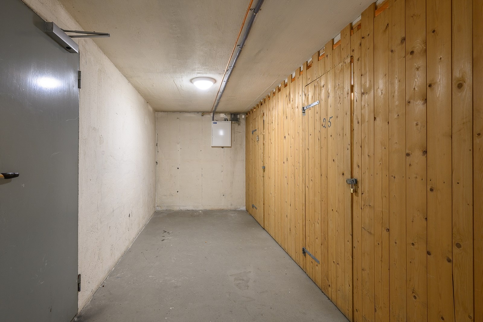 Leiligheten disponerer to egne boder i kjelleren. Galleribilde