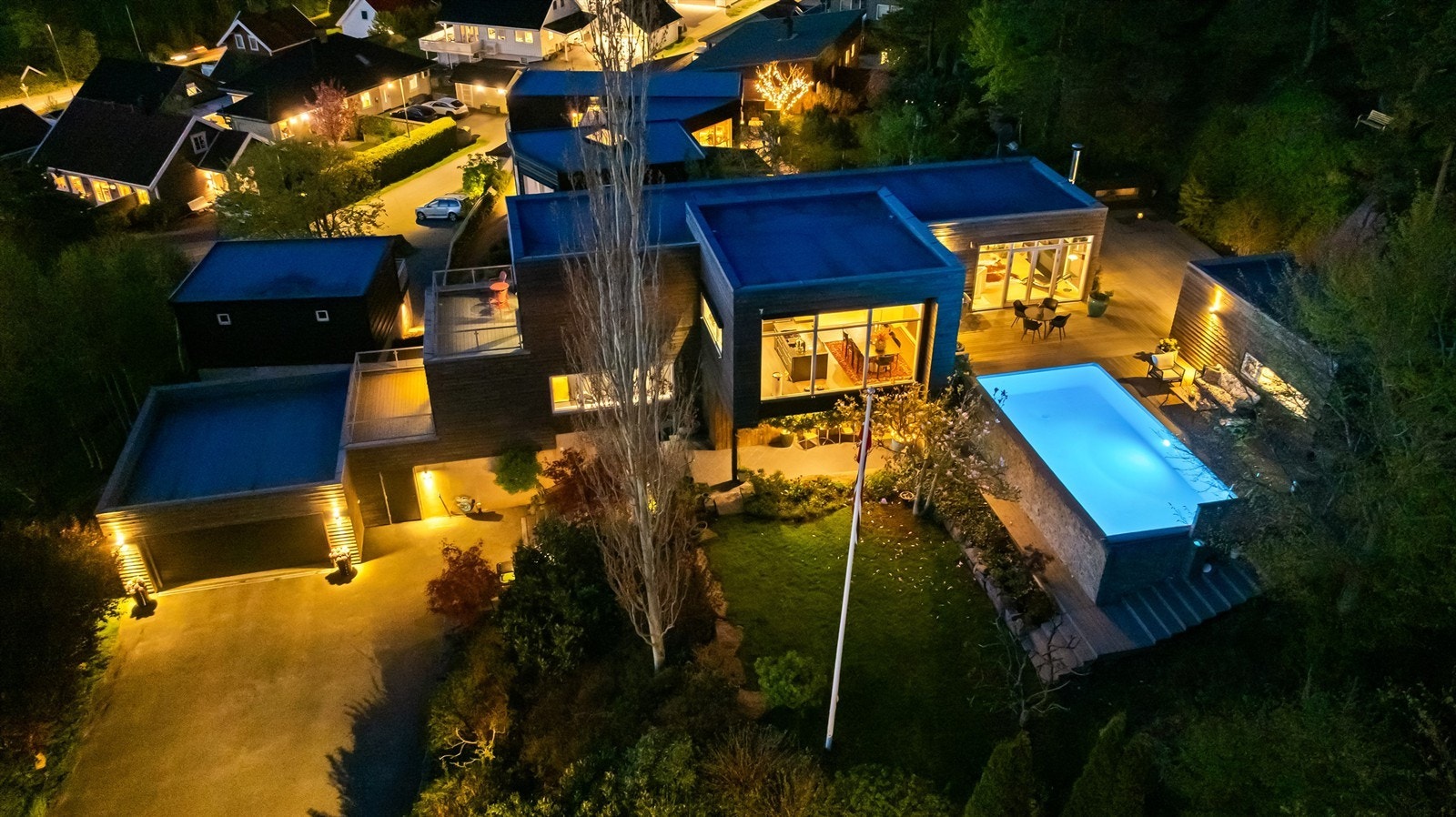 Eksklusiv eiendom med arkitektur og atmosfære utenom det vanlige! Galleribilde