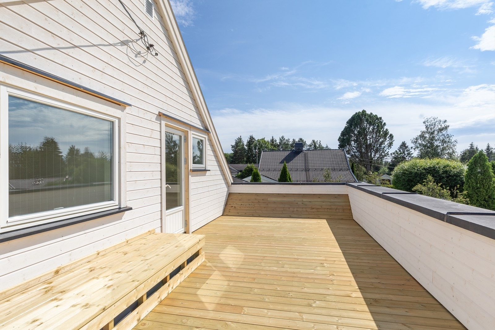 Balkong målt til ca. 26 kvm. Galleribilde