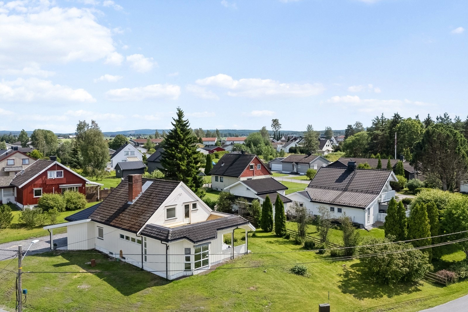 Det er kort avstand til skoler, barnehager og offentlig transport. Galleribilde