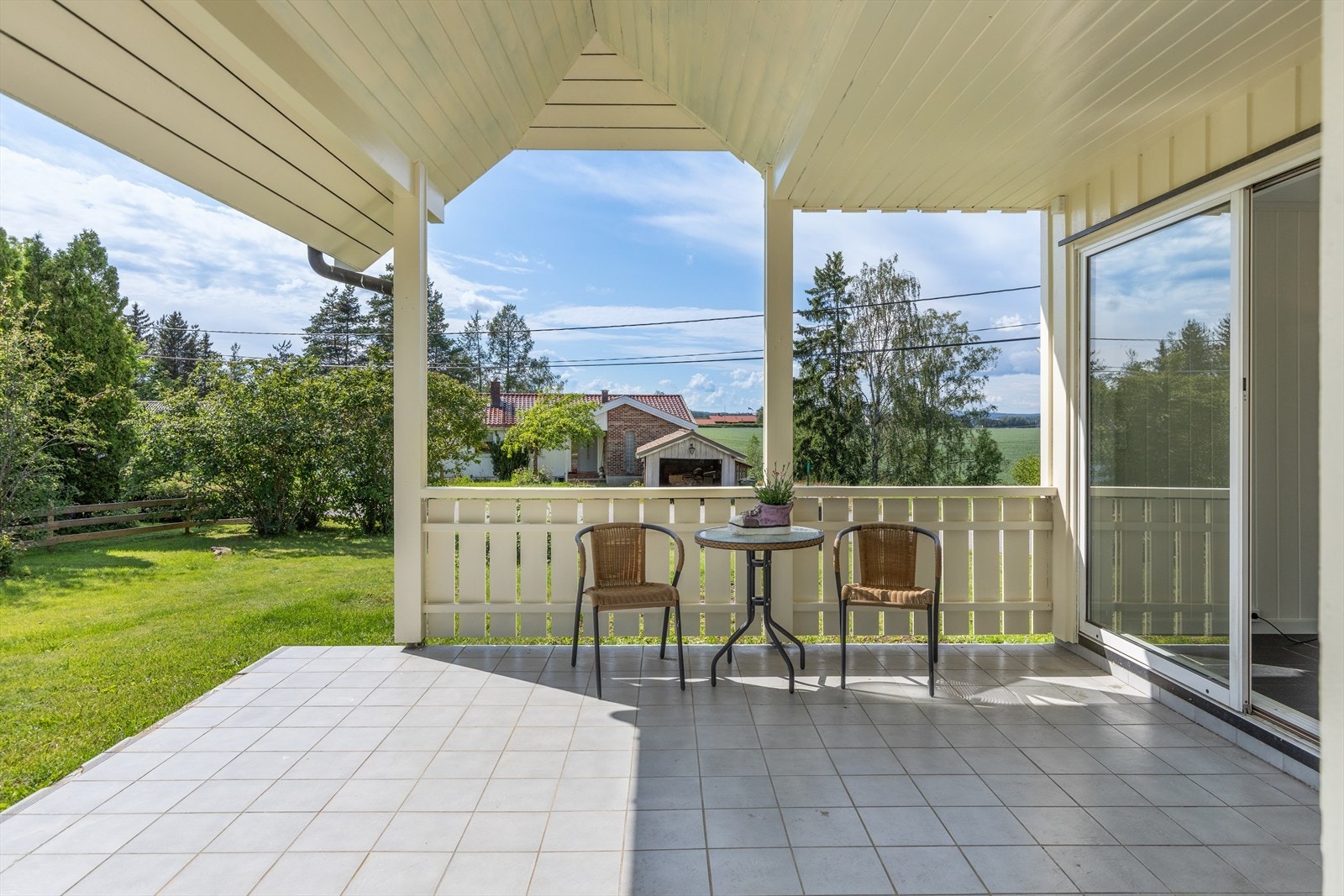 Her er det god plass til utemøblement. Galleribilde