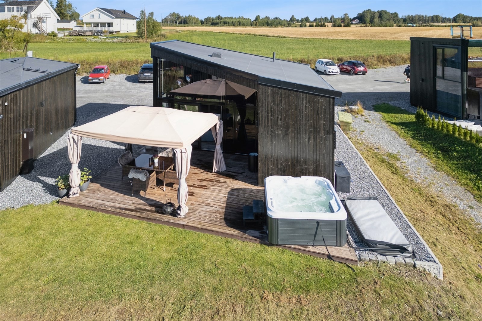 Velkommen til Daskerudvegen 45 - En lekker strandhytte fra 2021! FOTO: Ole Kaldal / EFKT Galleribilde