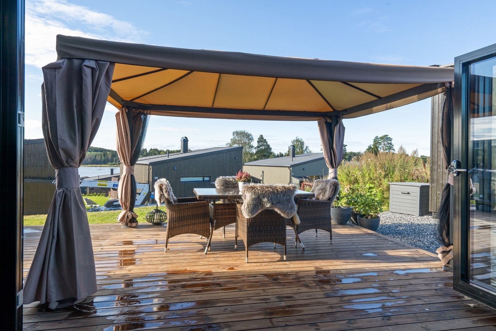 Uteområde. Galleribilde