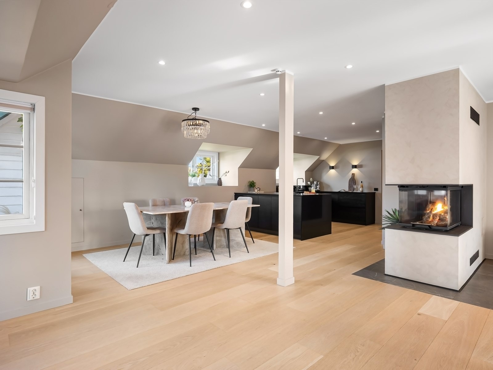 Varme i alle gulv og dimbar belysning i hele leiligheten. Galleribilde