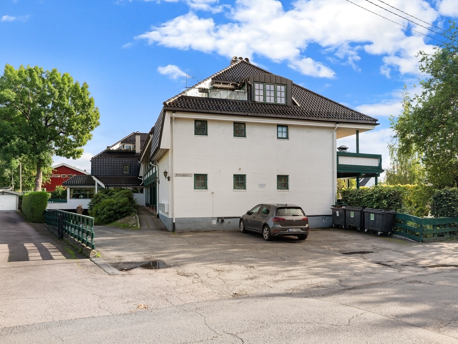 Sameiet består av 12 seksjoner fordelt med 11 boligseksjoner og 1 garasjeseksjon. Galleribilde