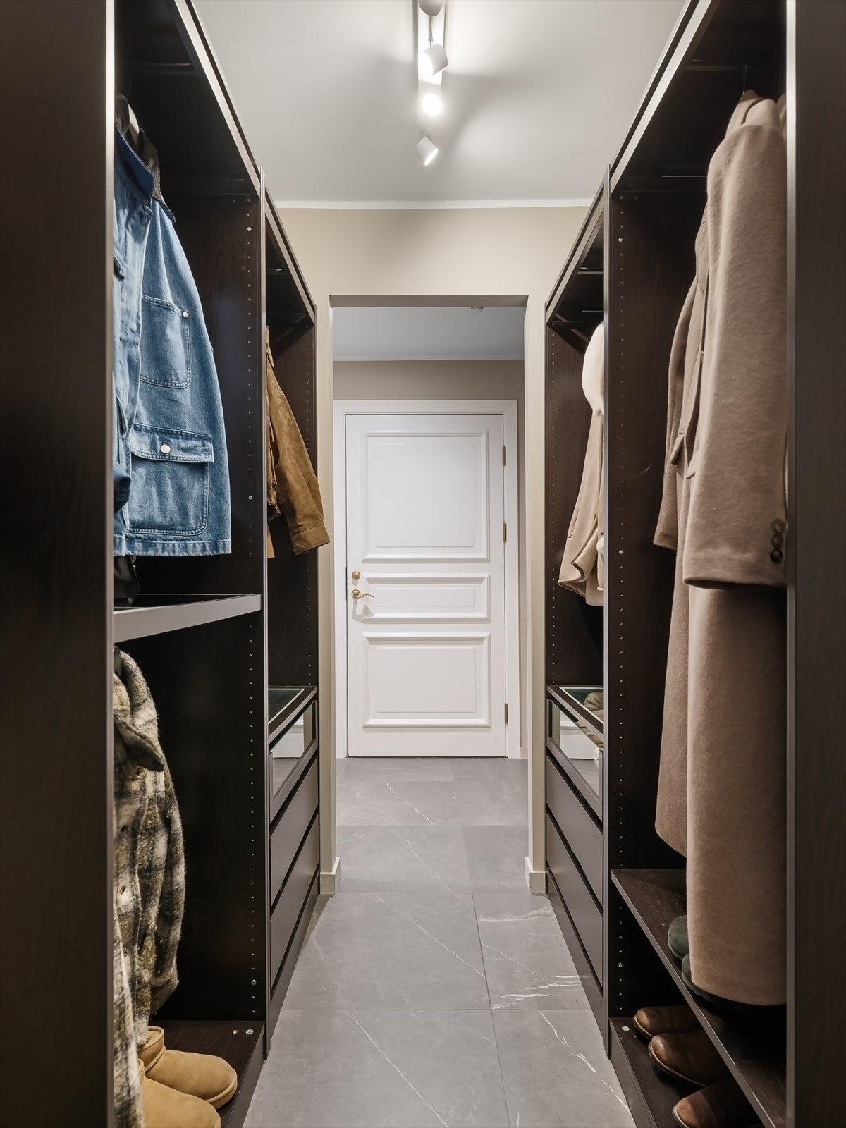 Flislagt gulv med varmekabler. Galleribilde