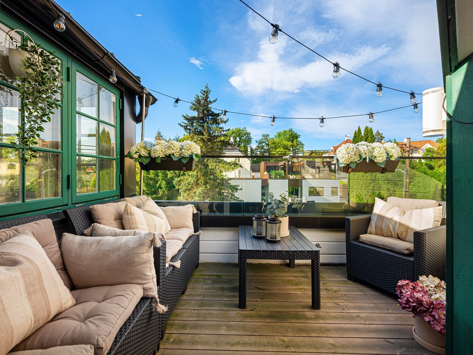 Upåklagelige sommerkvelder på privat takterrasse -Sol fra 12/1230 til solnedgang om sommeren. Galleribilde