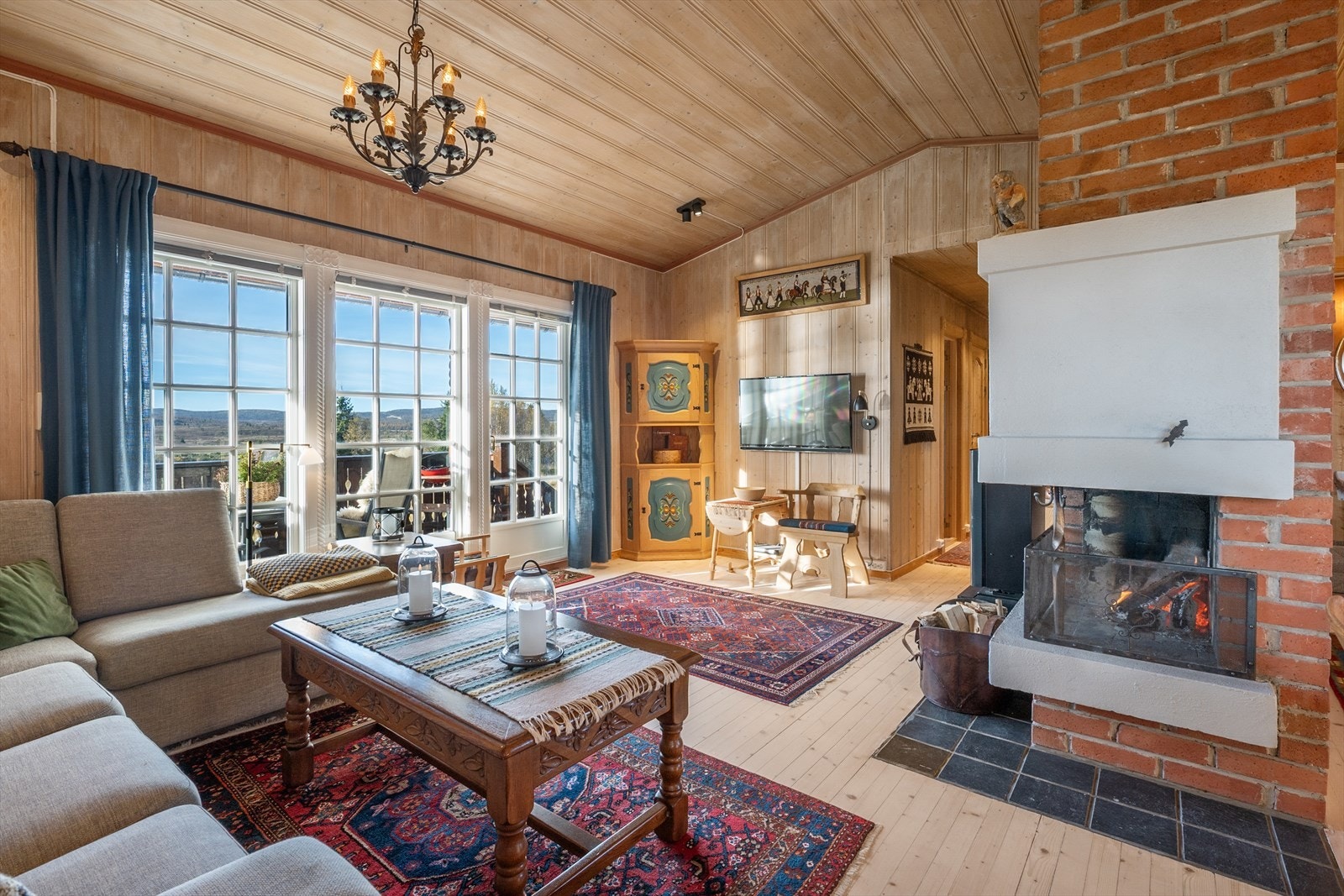 Det er godt lysinnslipp og flott utsikt! Galleribilde