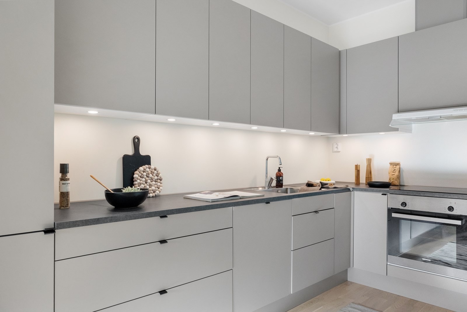 Kjøkkenet er levert av HTH og er moderne men samtidig tidløst. Galleribilde