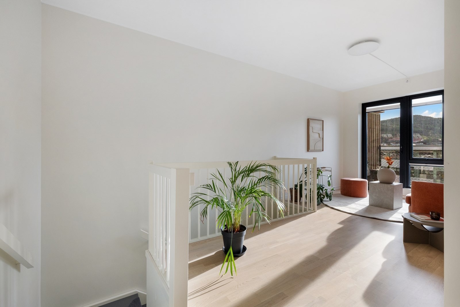 Beveger vi oss opp trappen fra andre etasje kommer vi til leilighetens andre stue. Galleribilde