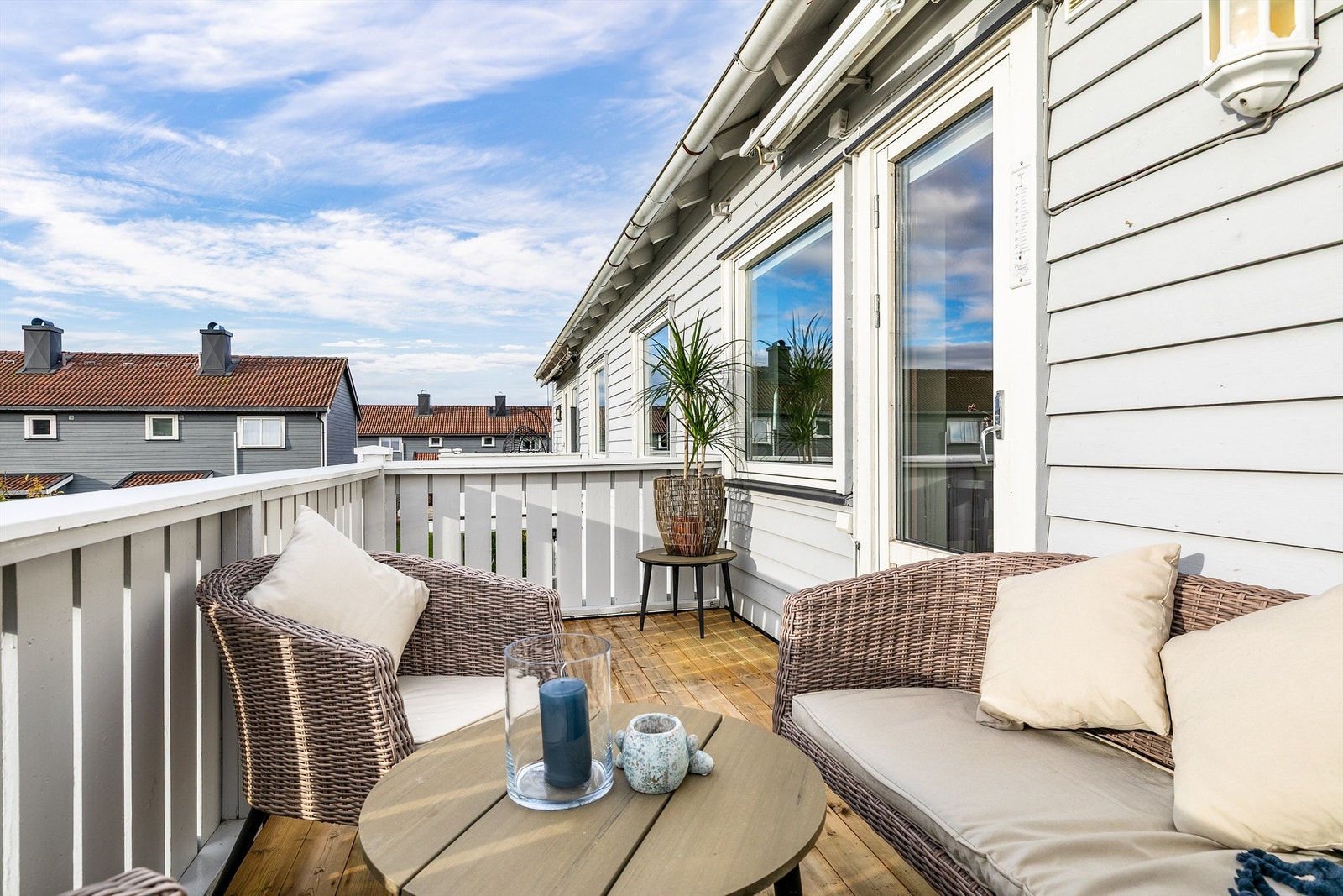 I sommermånedene er det sol på balkongen hele dagen, fra morgen til sen kveld. Galleribilde