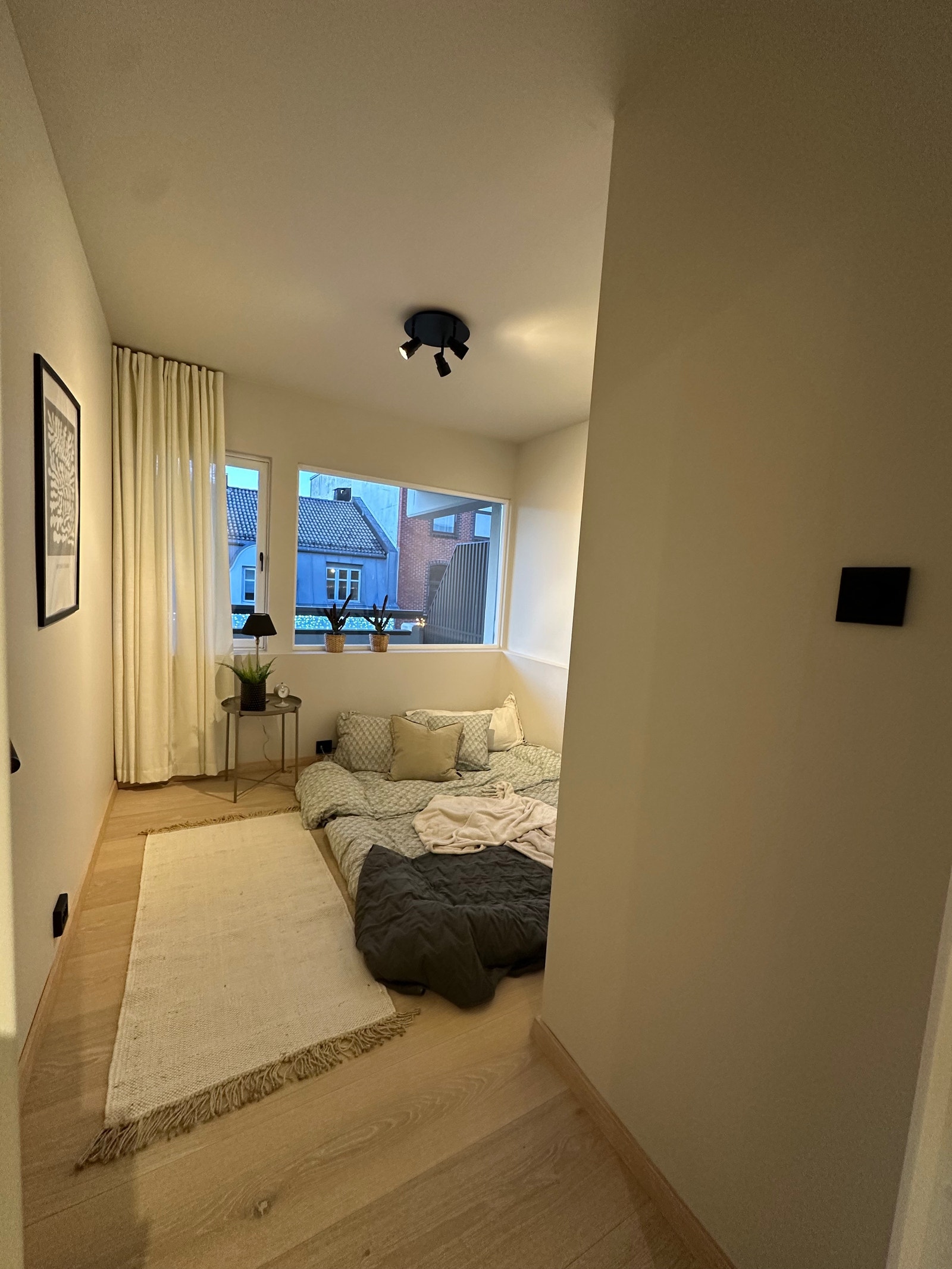 Soverom nr 2. Seng medfølger ikke.
Klesoppbevaring settes inn ved innflytting. Galleribilde