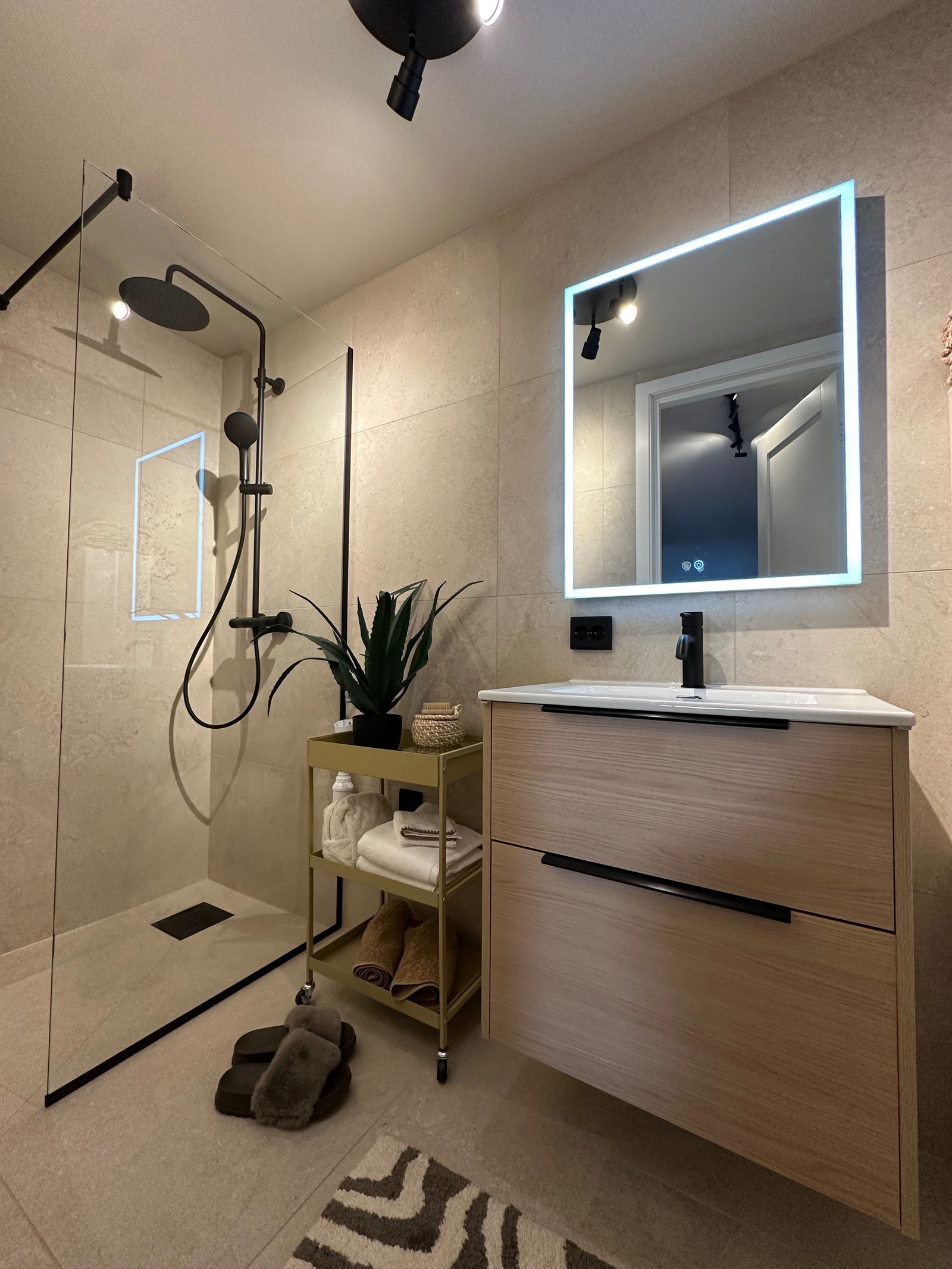 Bad.
Vaskemaskin settes inn ved innflytting. Galleribilde