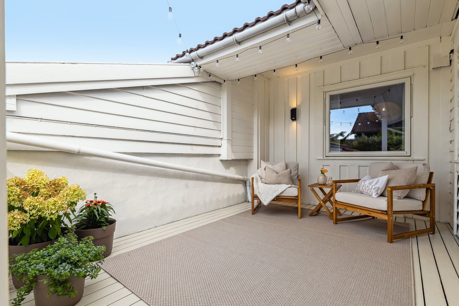 Fra soverom 1 har man også tilkomst til en privat og koselig terrasse. Galleribilde