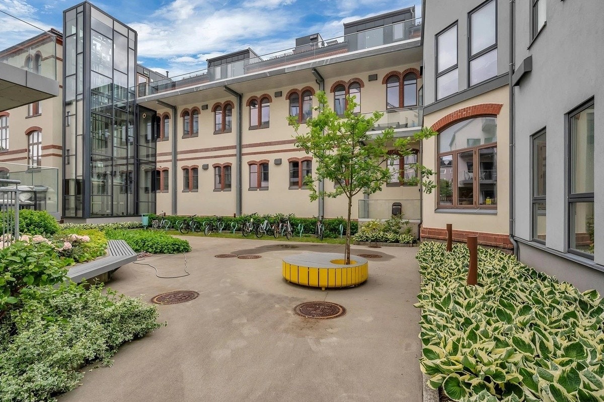 Gårdsplass Galleribilde