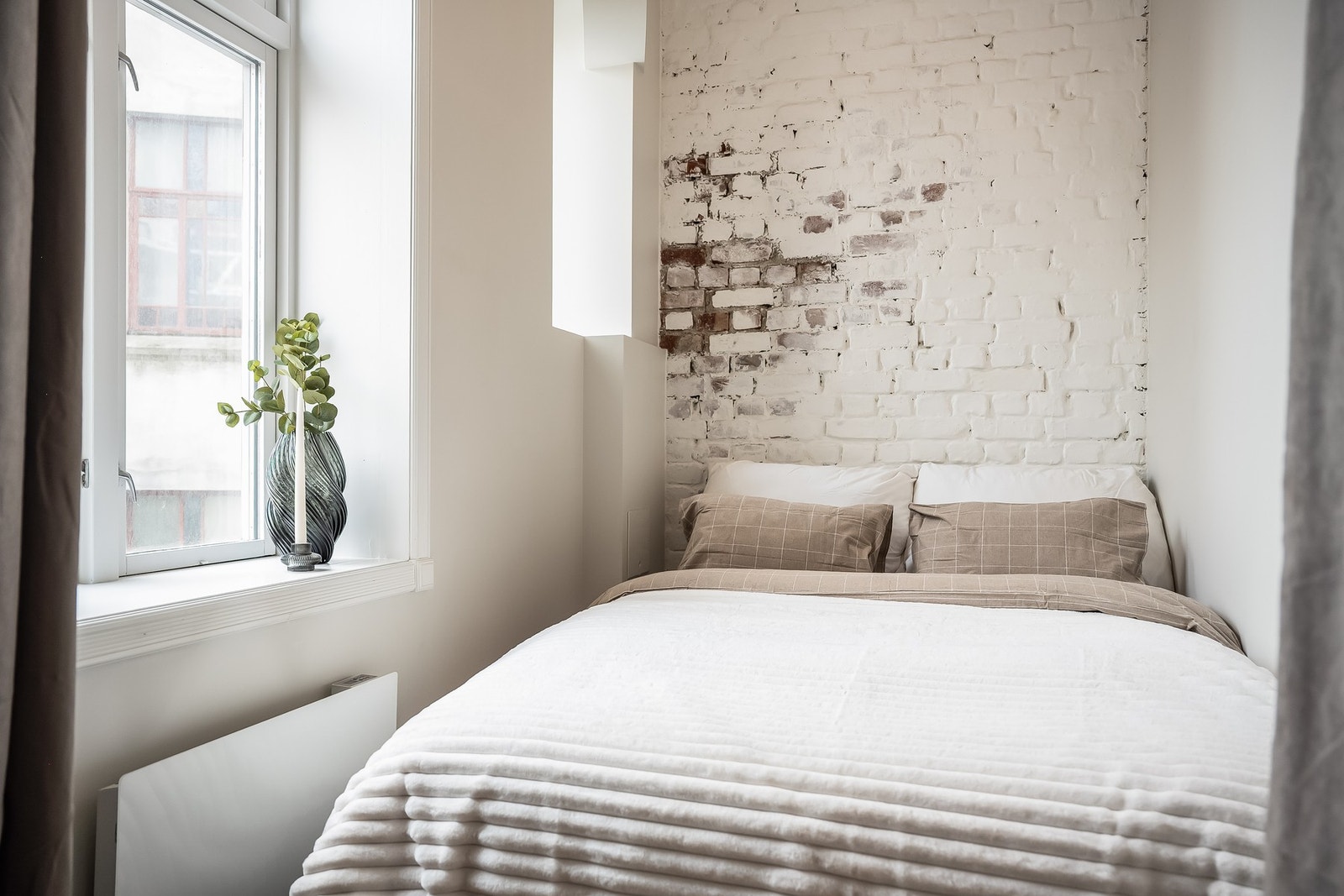 Soverommet og leiligheten for øvrig ligger vendt ut mot en rolig og flott bakgård. Galleribilde