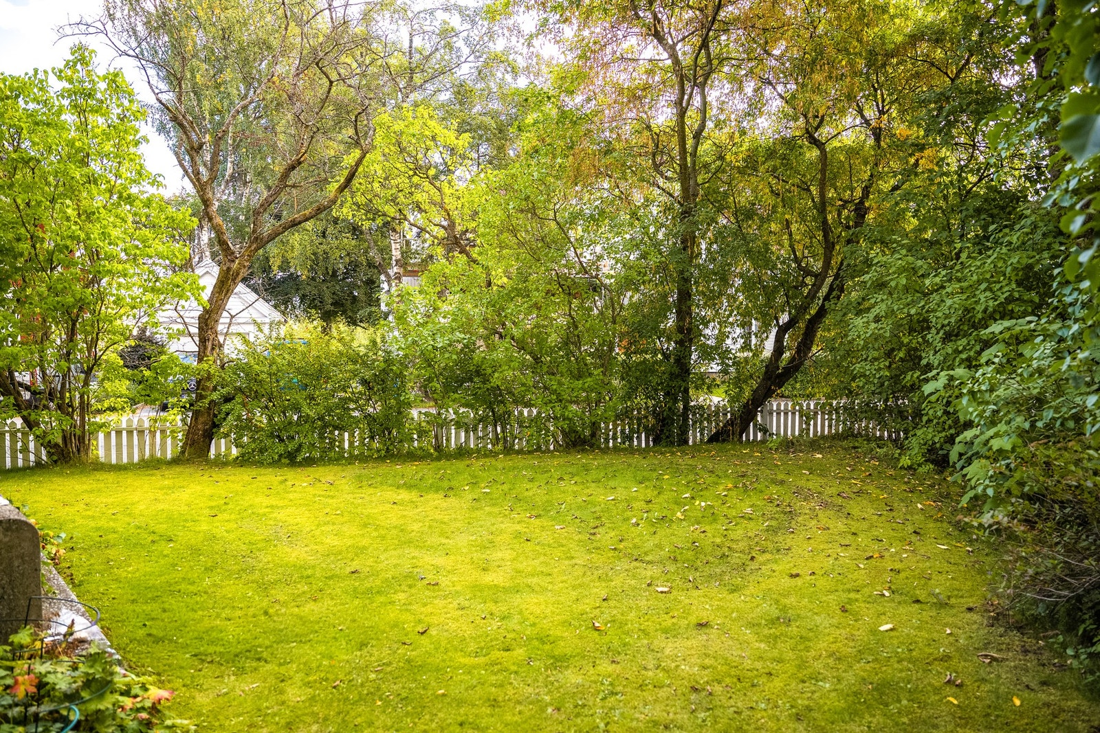 I nærområdet finner du Joker Ilevollen kun 3 minutter unna til fots, mens Bunnpris Ila ligger 4 minutter gange fra boligen. For et større utvalg er Bunnpris Leüthen tilgjengelig på 12 minutters gangavstand, og Extra Ila ligger 9 minutter unna til fots. Galleribilde