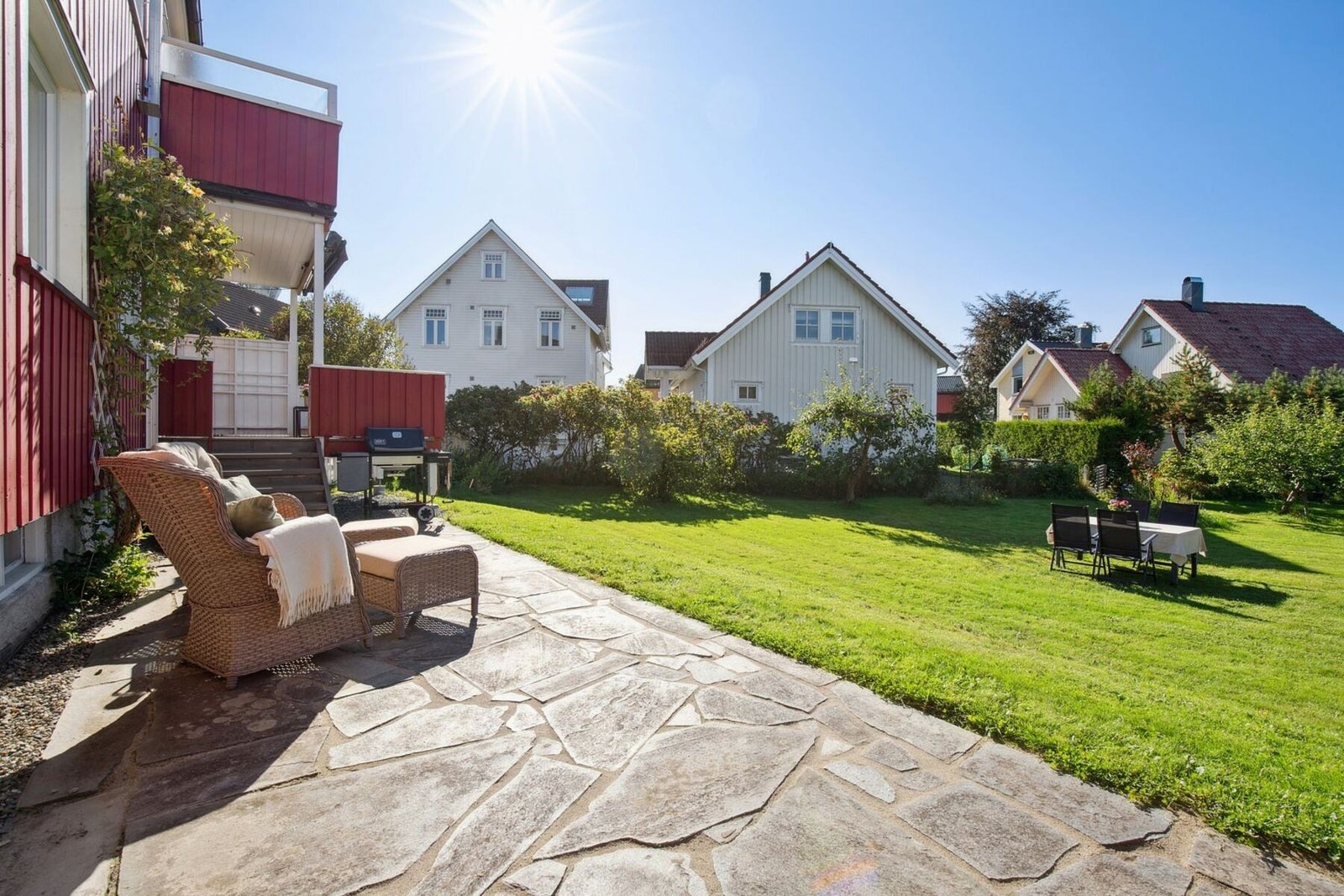 Skiferheller i hagen ble oppgradert sommeren 2024. Galleribilde