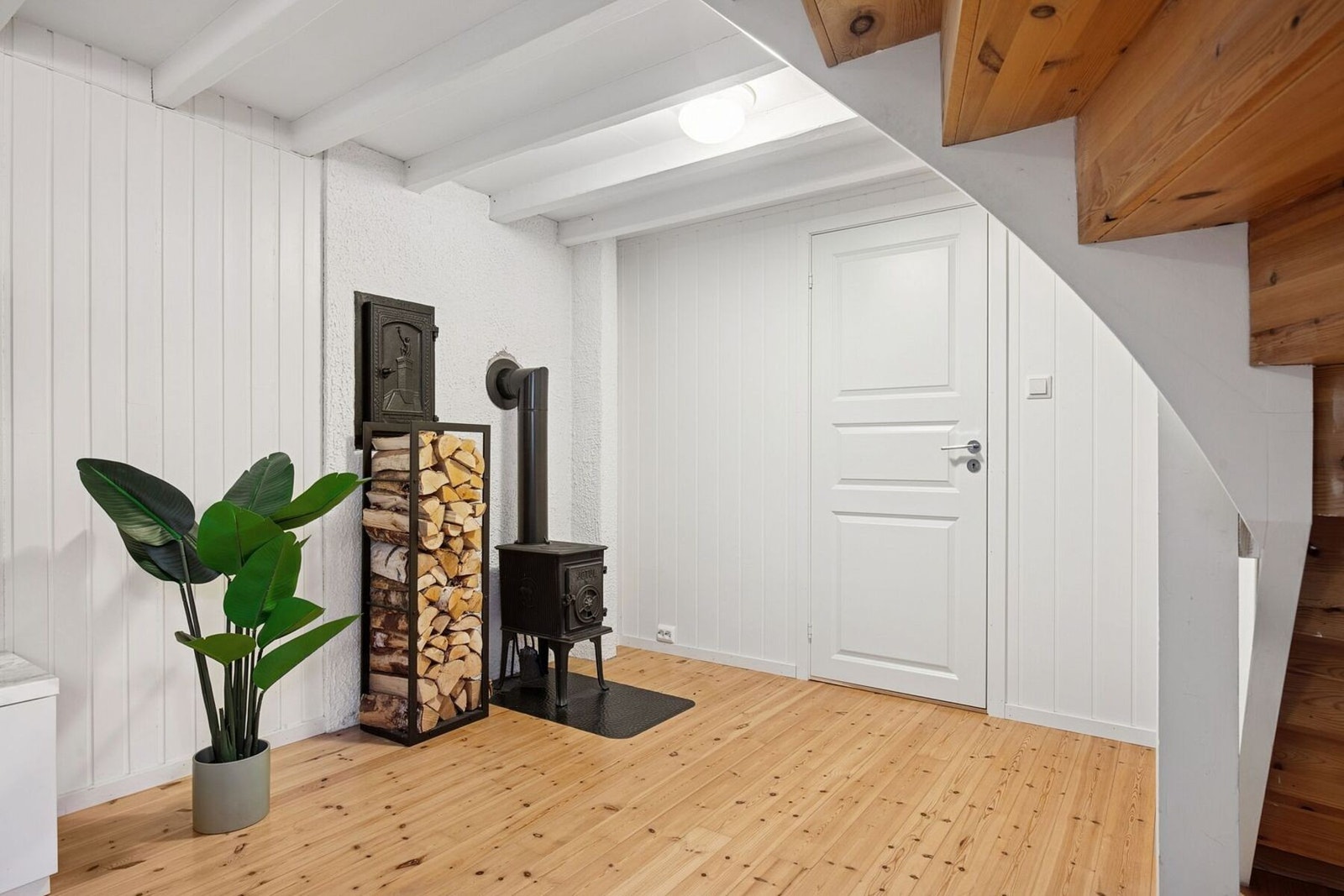 Det er felles vaskekjeller og tørkerom på loftet. Galleribilde