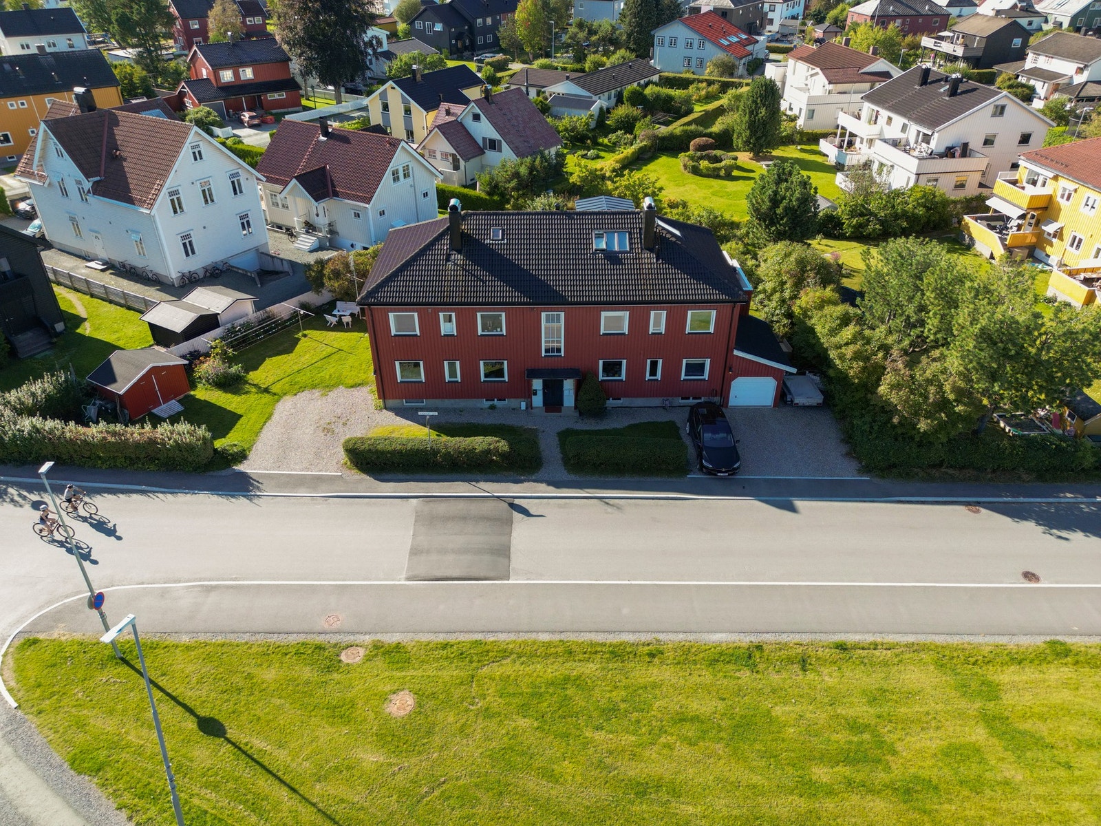 Asbjørnsens gate 41 består av fire seksjoner, og er organisert som sameiet Asbjørnsens gate 41. Galleribilde