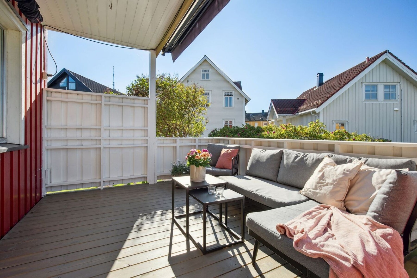 Terrassen ble utvidet og renovert i 2024, og er tildelt TG0 av takstmann. Galleribilde