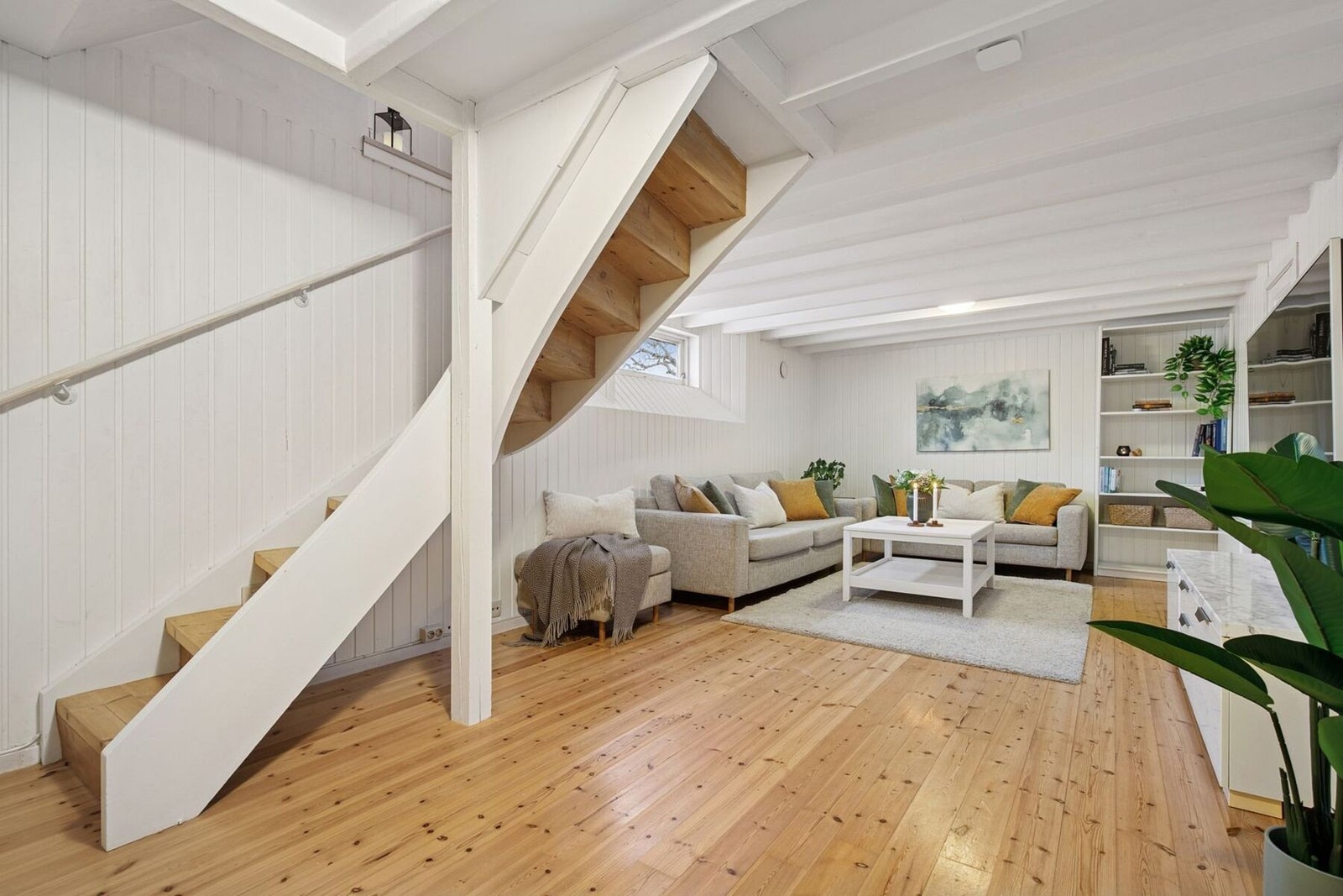 Boligens kjeller benyttes i dag som kjellerstue. Galleribilde